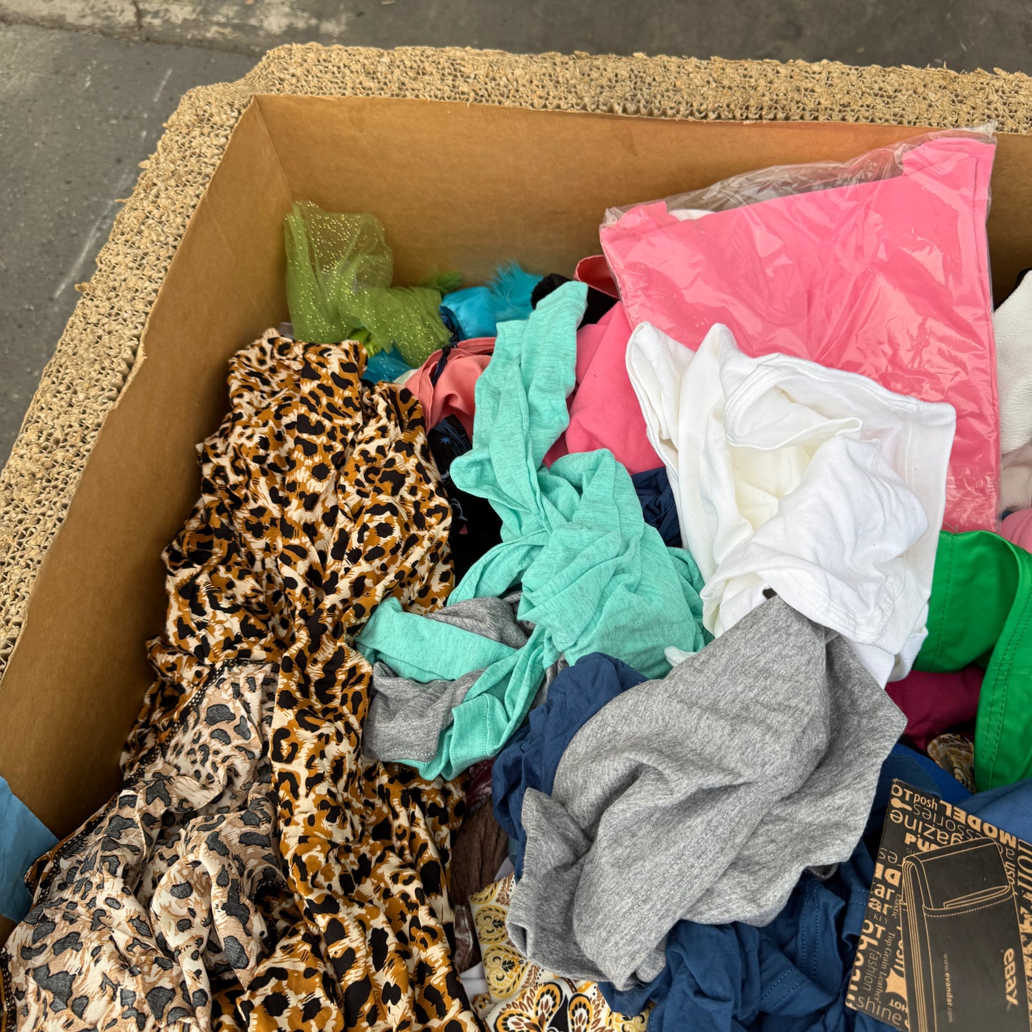 ZA@ Pallet of MIXED Men’s & Women’s Clothing & Kid’s Costumes