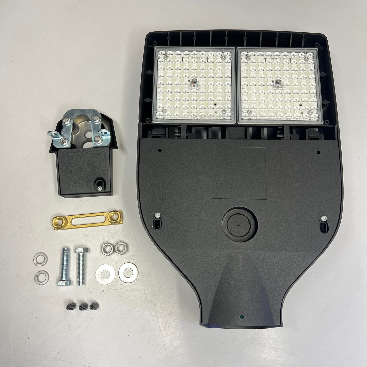 HUBBELL Area Site Luminaire 70W 120V Black  ASL1-160L-60-3K7-3-UNV-ASQ-BLT