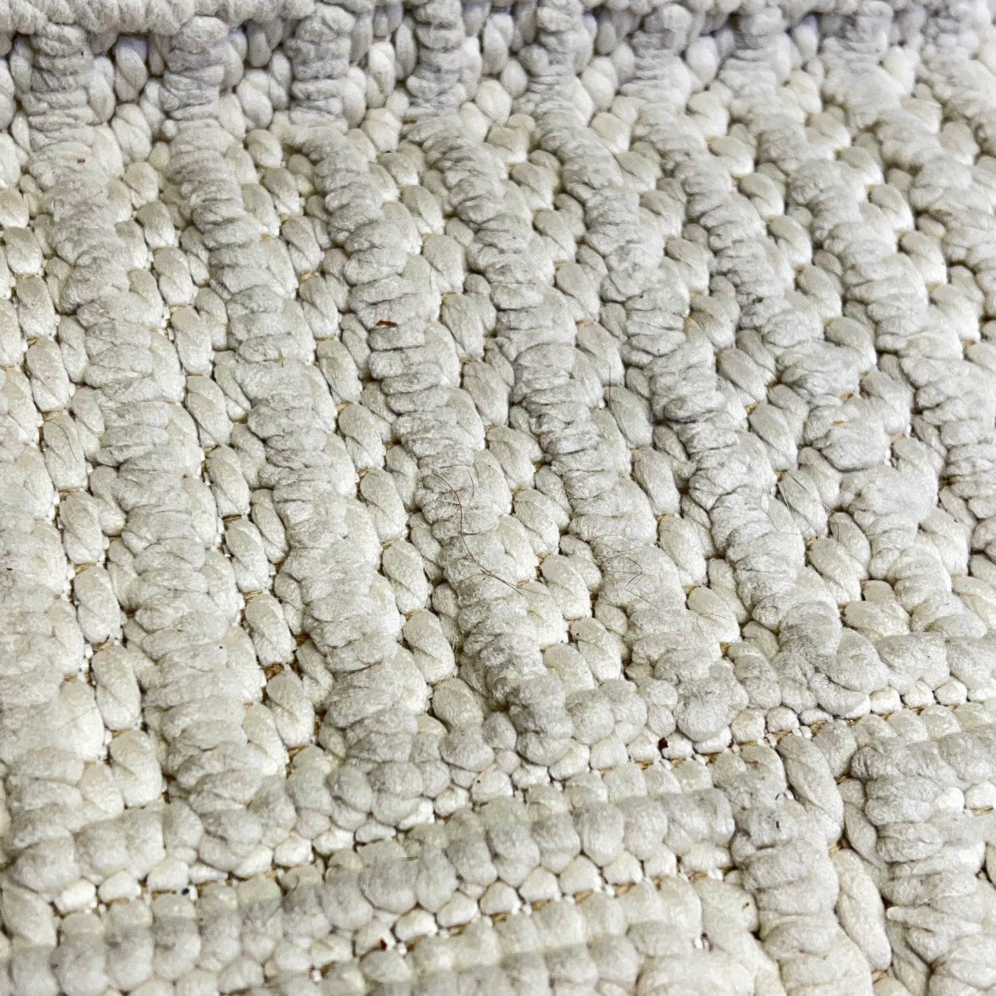 ZA@ GERTMENIAN Regent Collection Textured Soft Outdoor/indoor Rug 5' X 7' White/Tan 1876750 (Return-Dirty)