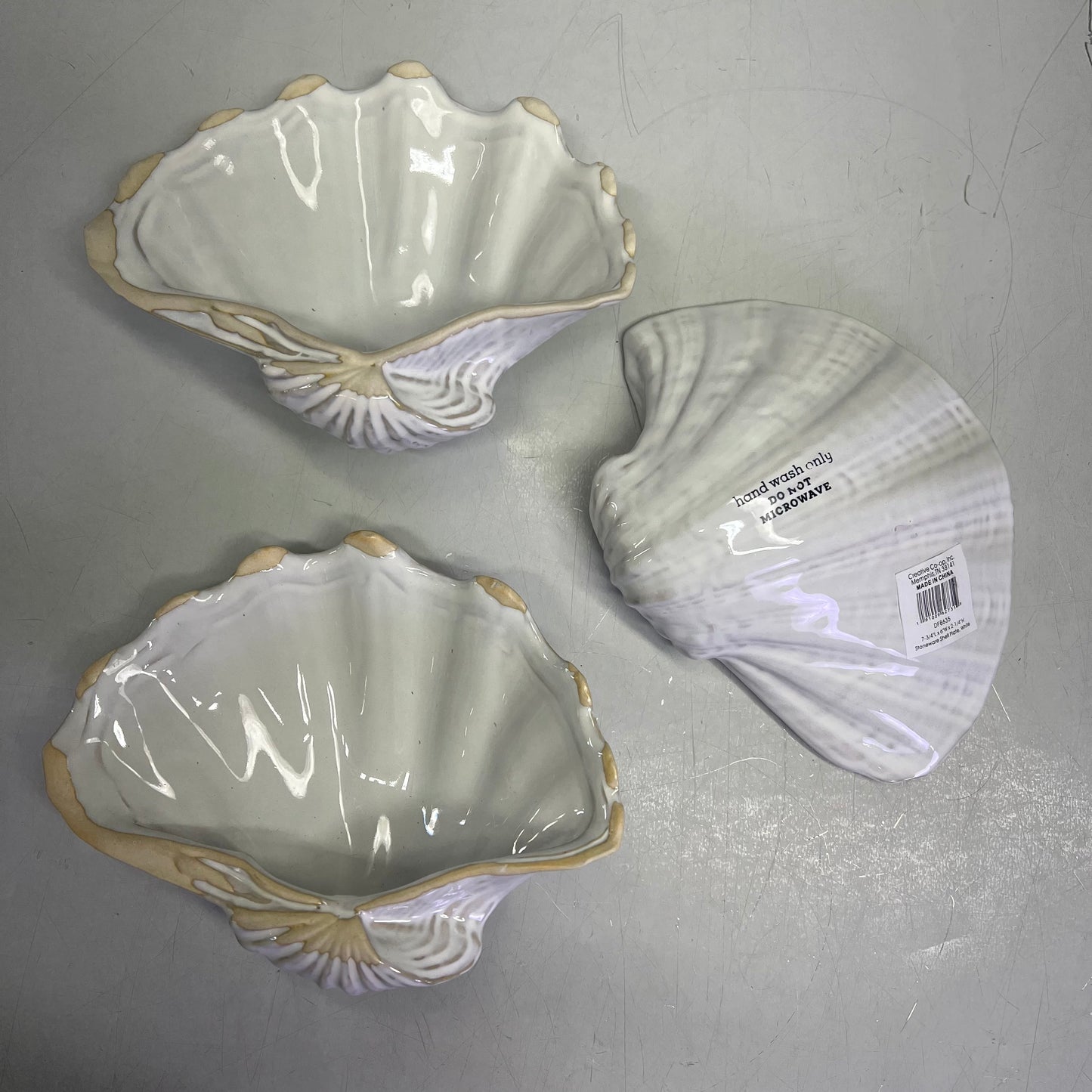 CREATIVE CO-OP (3 PACK) Reactive Crackle Glaze Stoneware Shell Plate White 8635