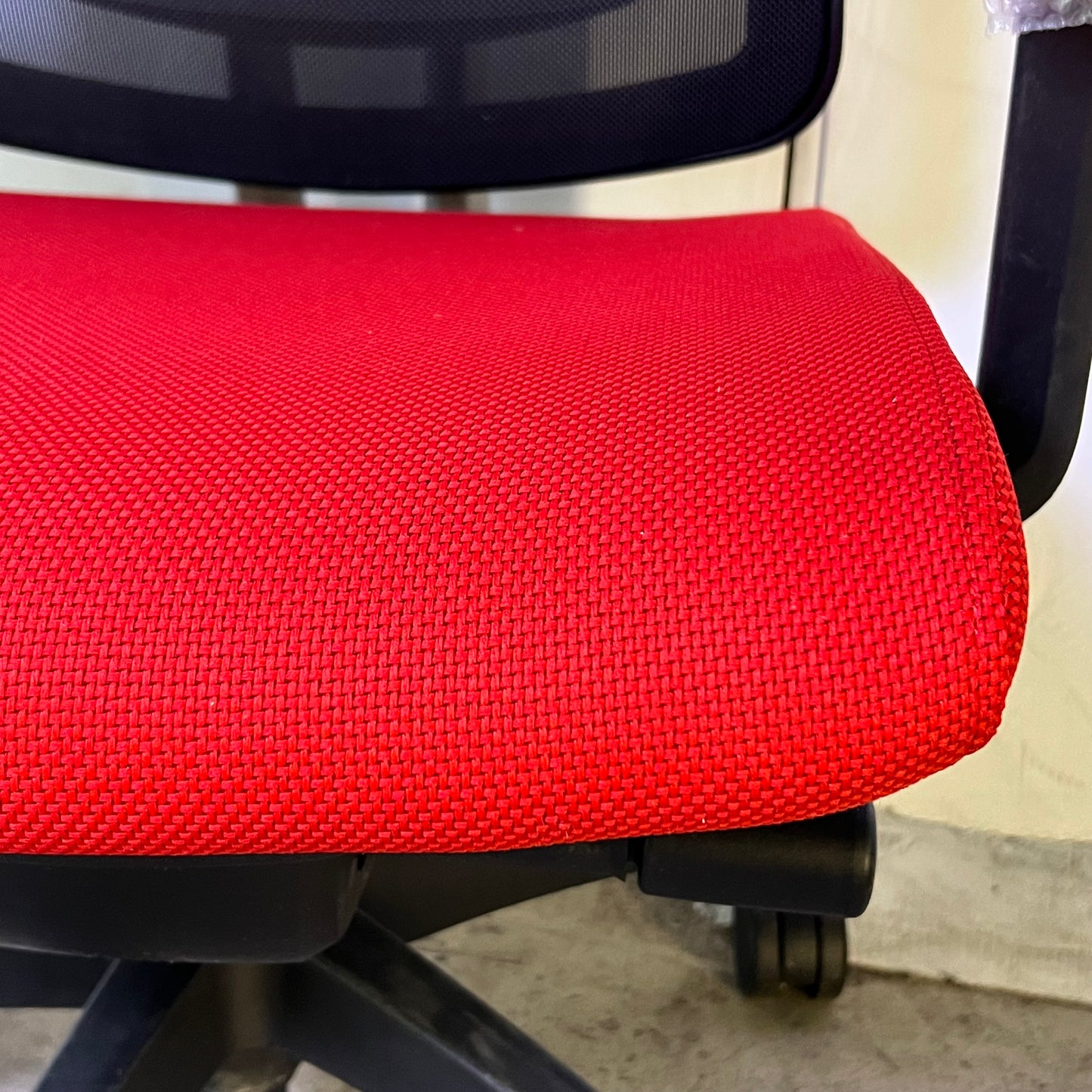 SITONIT SEATING Amplify Office Chair, Red Sz 19"W x 20"L x 42"H, 36-0164 (New Other, Distressed Box)