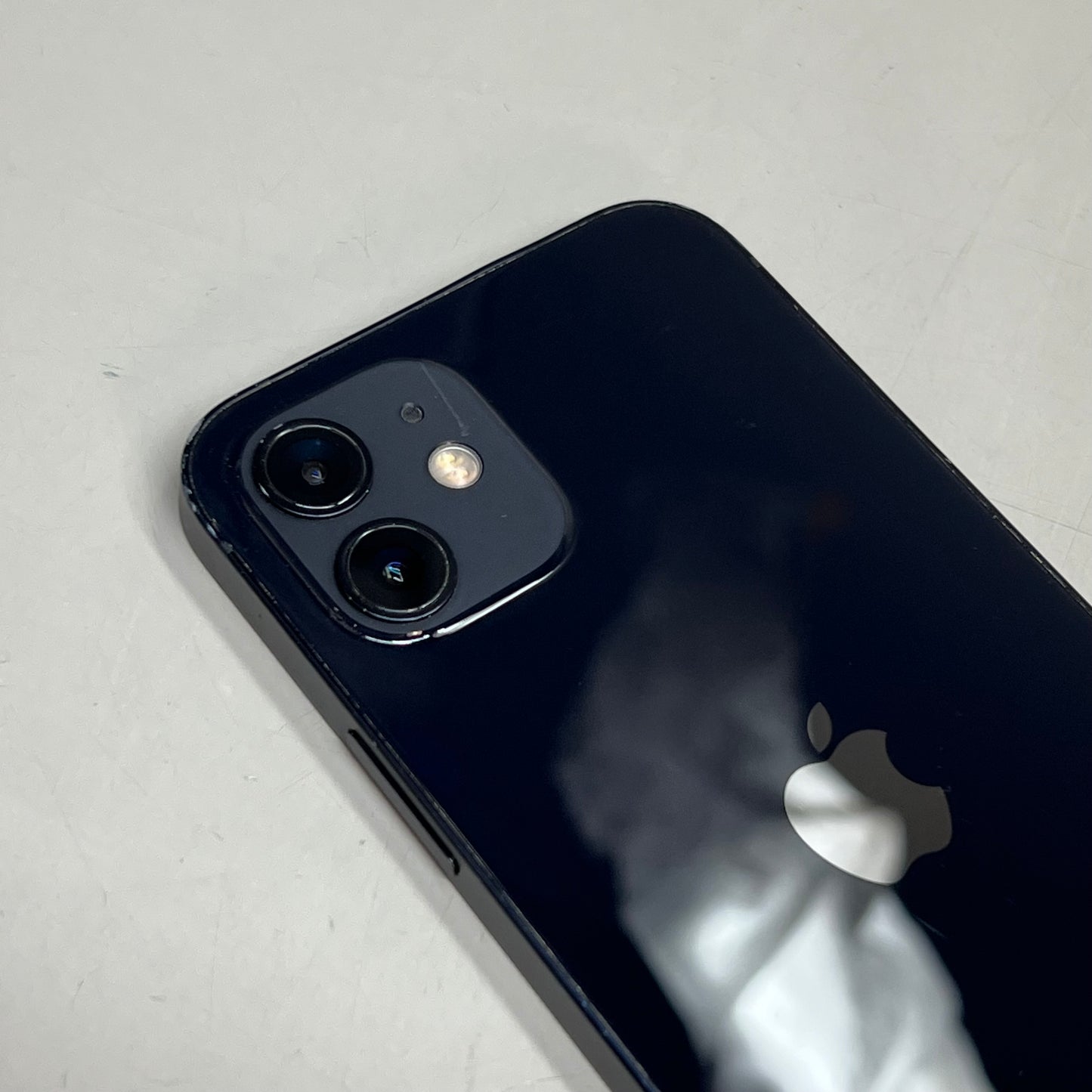 APPLE 2020 iPhone 12 64GB IOS 17 6.1" Display Black A2172 (Pre-Owned )