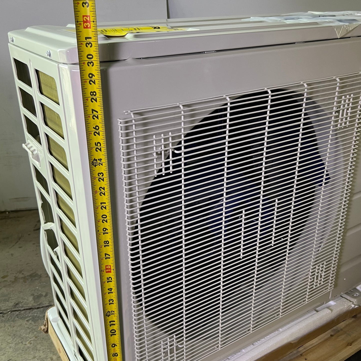 MRCOOL Heat Pump Air Conditioner 36000 BTU White A36HPWMAH230C (New Other, Aesthetic Damage)