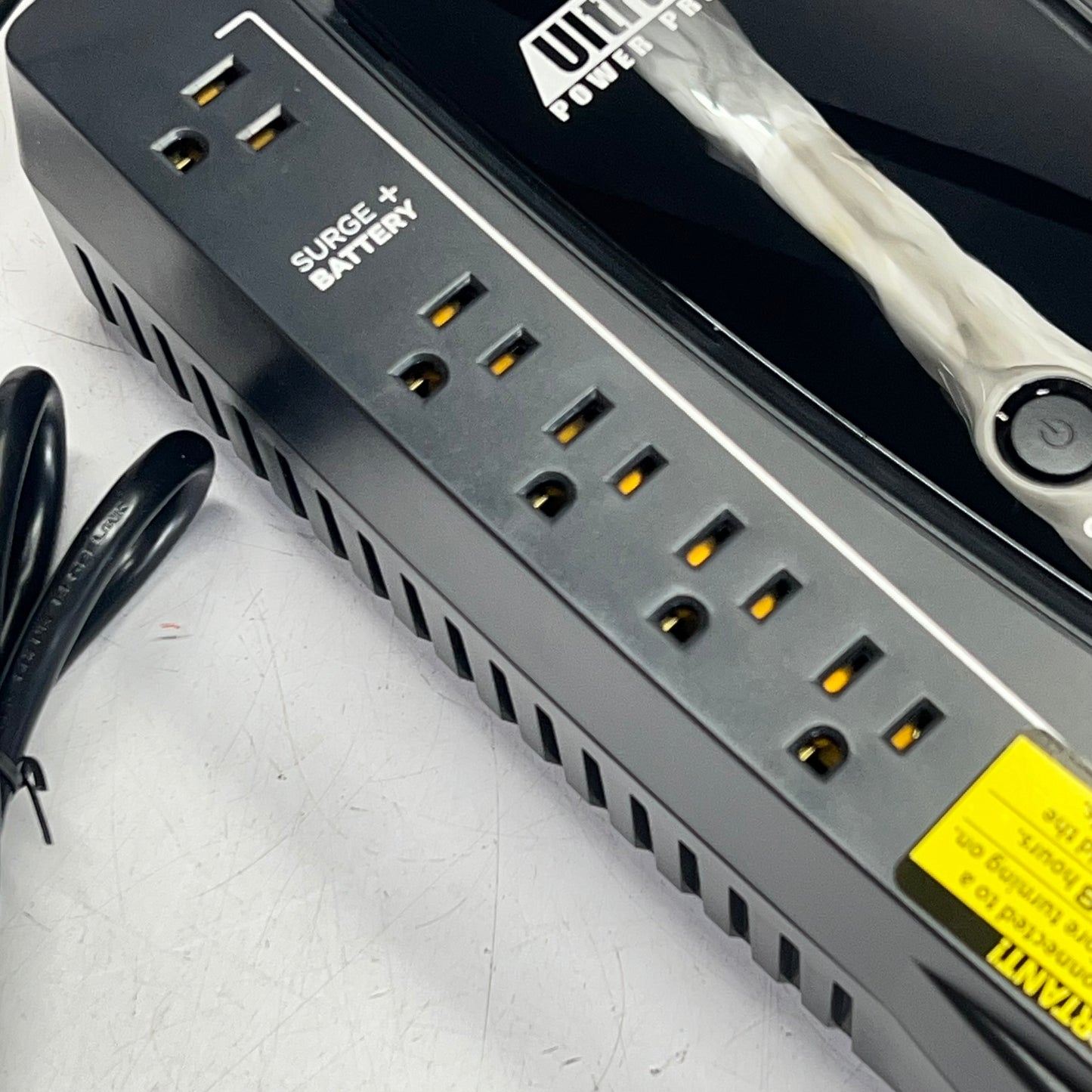 ULTRATECH Battery Backup Line-interactive Compact Ups 12 Outlet 0E-825V12VRD