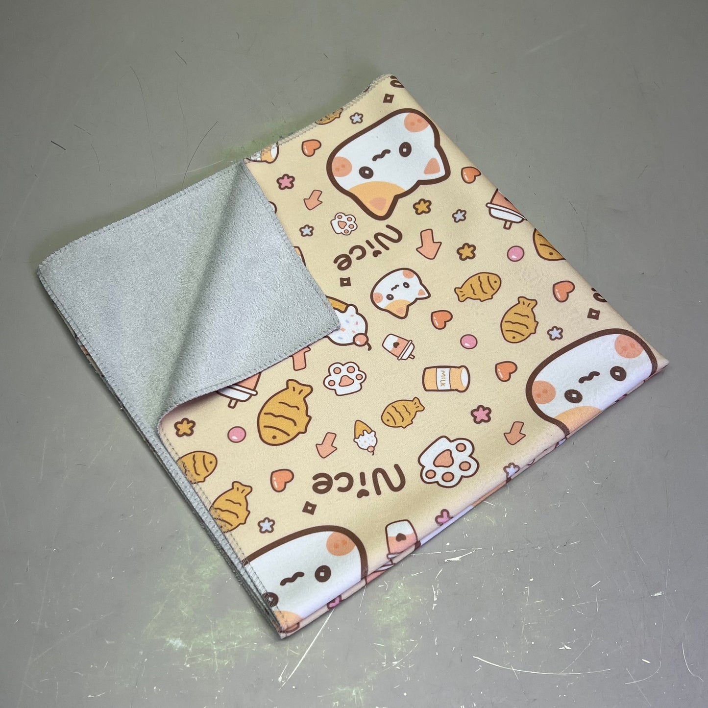 LOVLEY CAVES Self Adhesive Cat Wrap Grooming Polyester Blanket Kawaii Pattern 21"