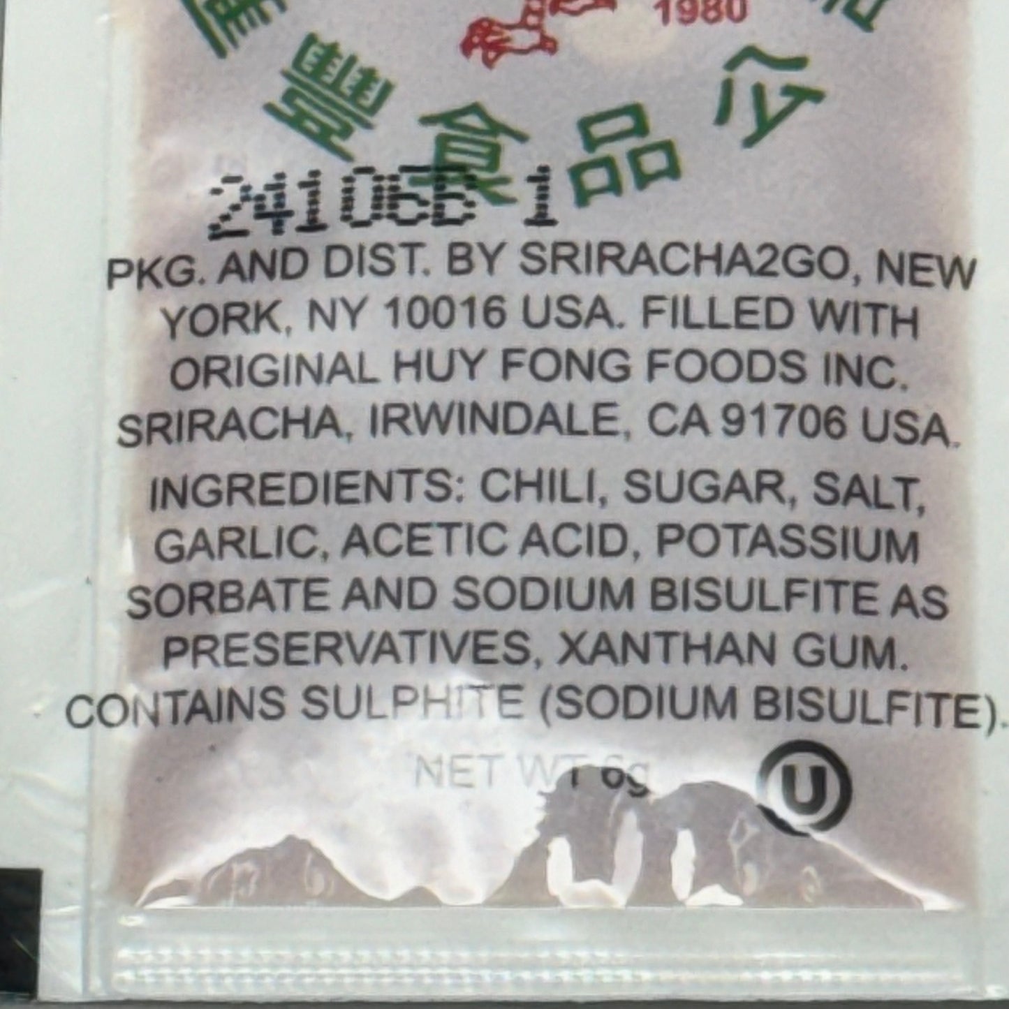 HUY FONG FOOD INC 200PK Sriracha Packets 6g  3”Lx1 1/8”W Plastic Bag White/Red Bag BB: 10/25 (Damaged Box)