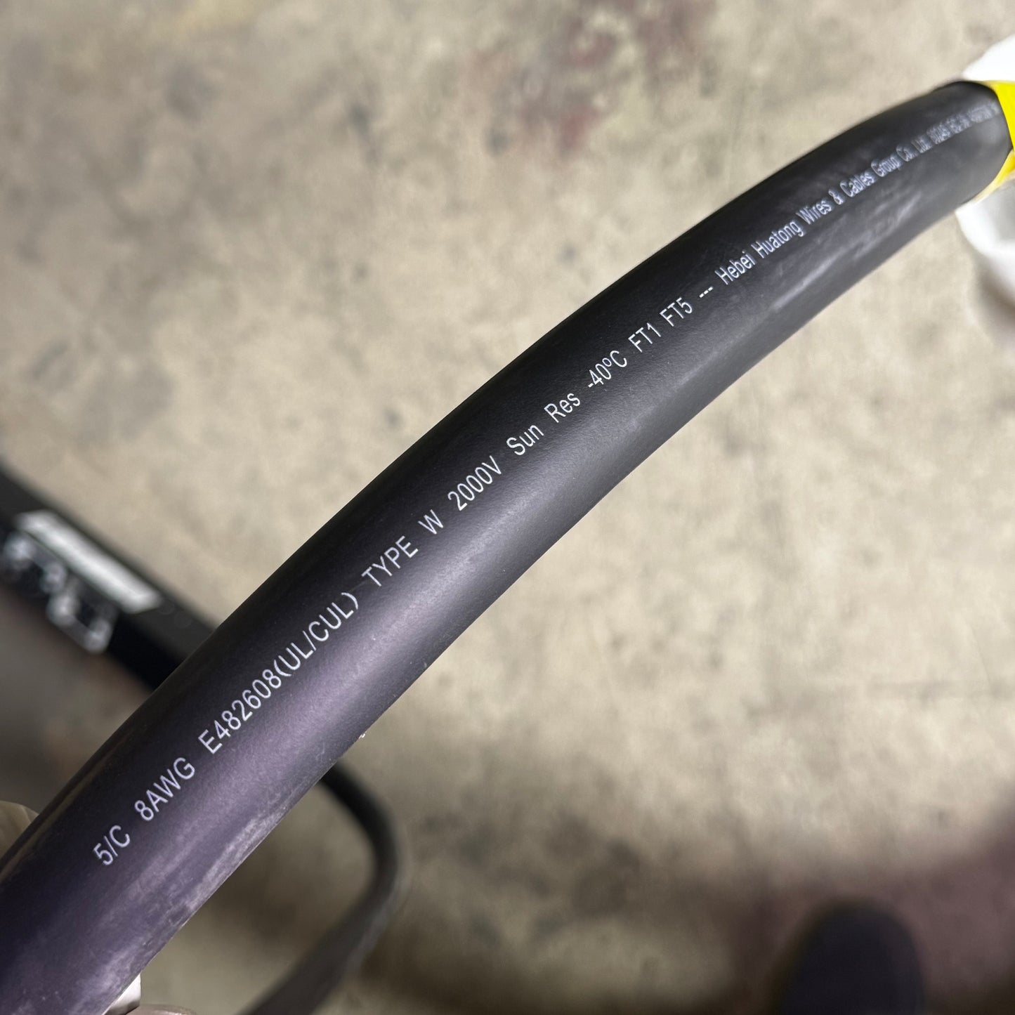 APC Power Distribution Units Input 200-240/346-415VAC  74"L Black SE26048M-0061-C