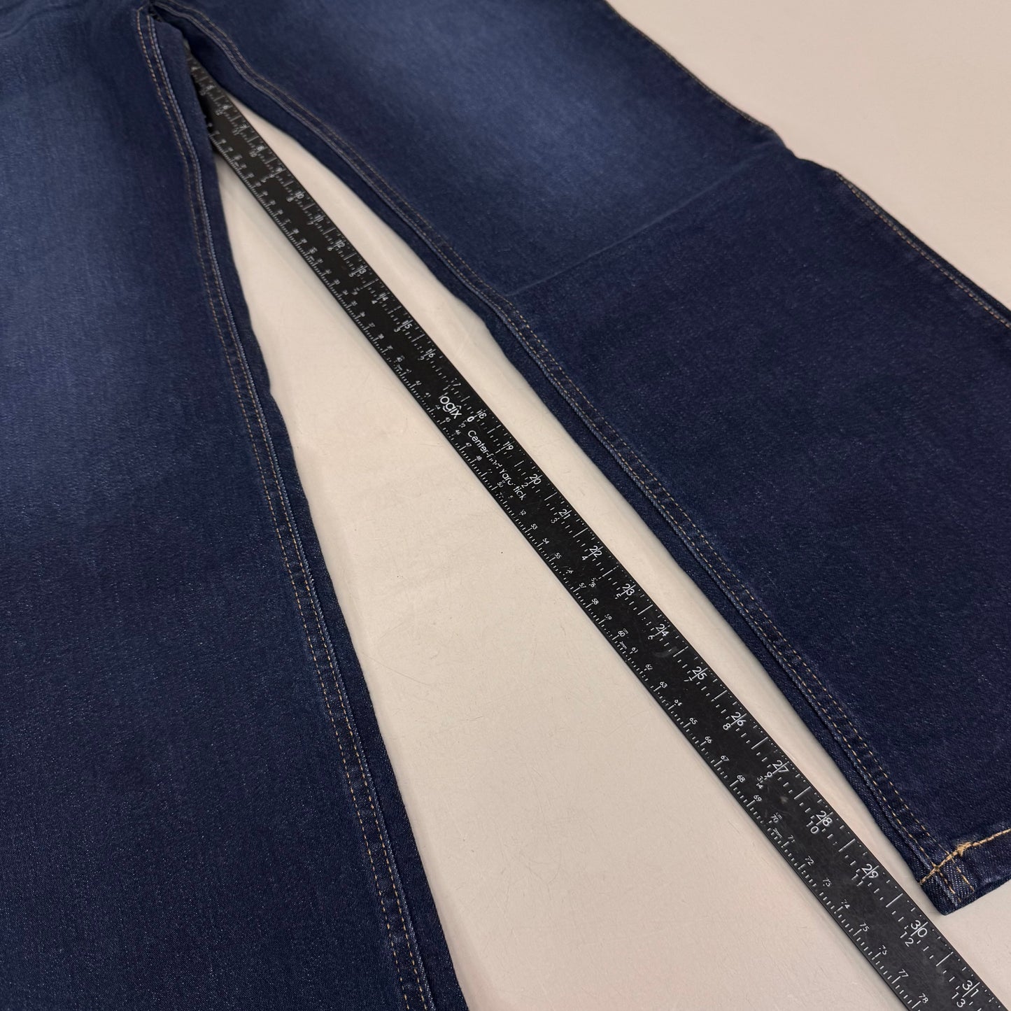 WRANGLER The Ultimate Riding Jean Q-Baby Mid-Rise 32/13 x 32 Avery 10WRQ20VA