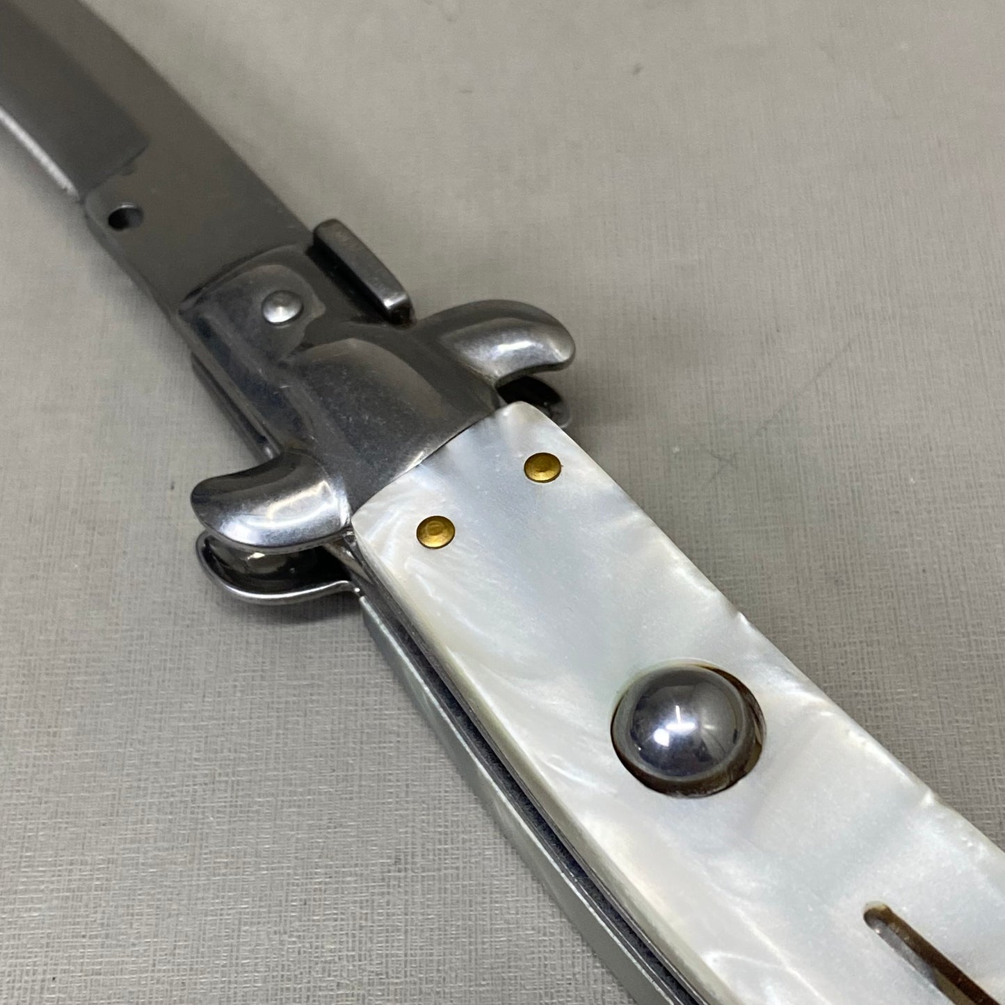 ZA@ ARMED FORCE TACTICAL Handcrafted OTF Pocket Knife  4" Blade 9" Overall Length White ST-6CWP