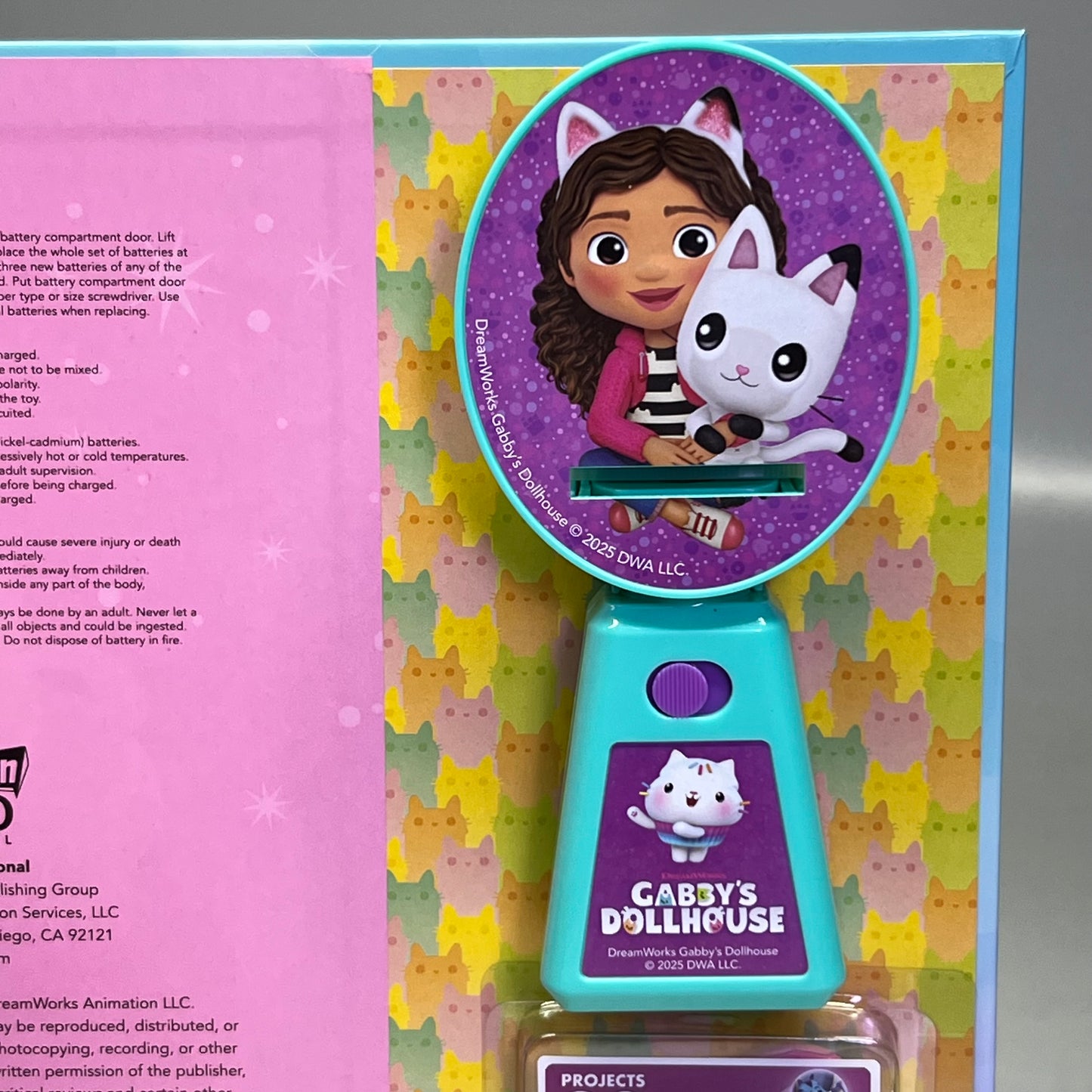 DREAMWORKS Gabby's Dollhouse Movie Theater Storybook & Movie Projector