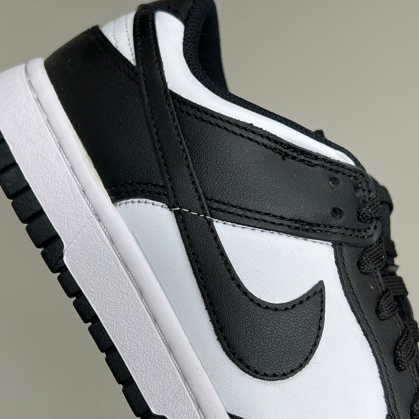 NIKE Dunk Low Classic Low Cut Foam Insole Sz Women's 8.5 White/Black DD1503 101