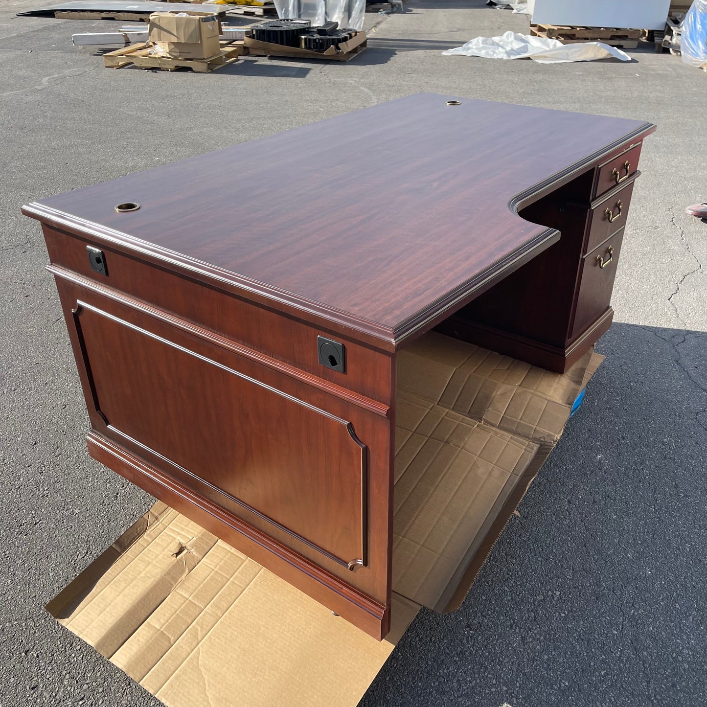 DARRAN Traditional Executive Desk Mahogany