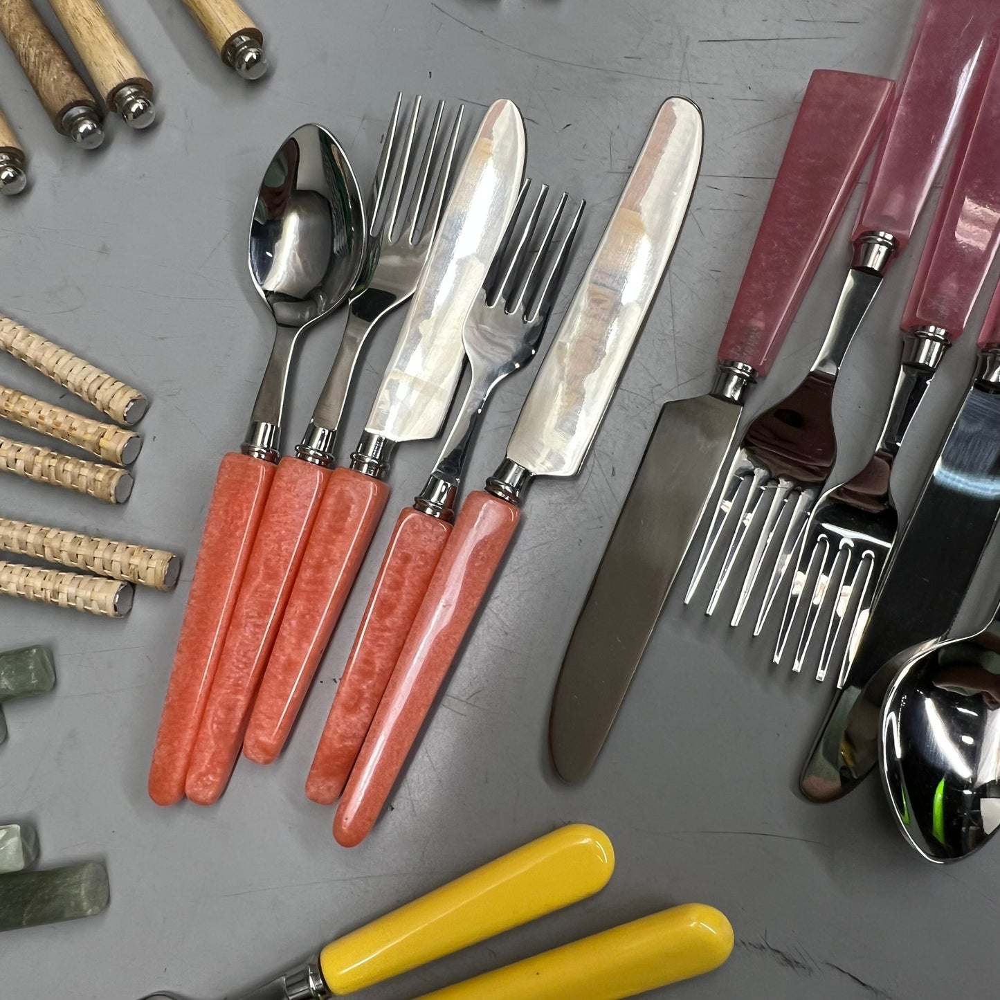 ZA@ PAYWUT Assorted Cutlery, Wine Glasses, and Commercial Dishwasher Rack