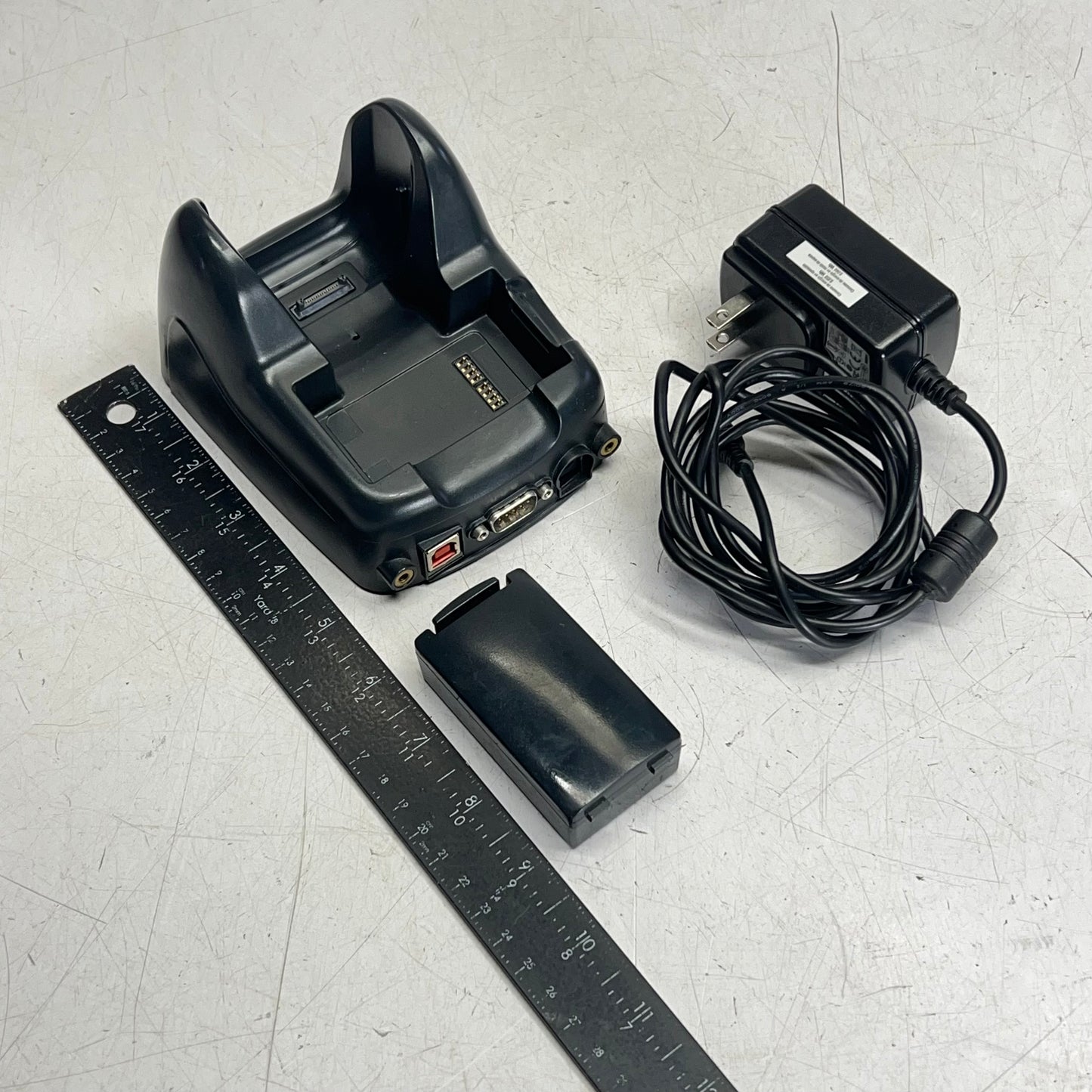 DATALODGIC Single Slot Desk Mount W/Spare Battery Charging Slot 94A150057 (Used)