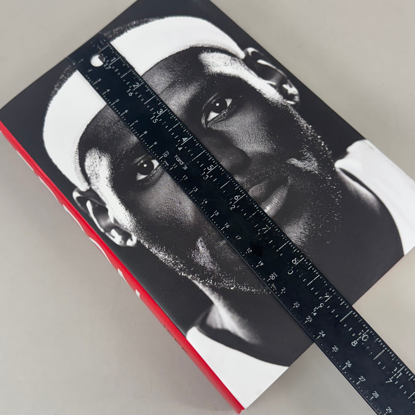 AVID READER PRESS Jeff Benedict; Lebron 576 Pages