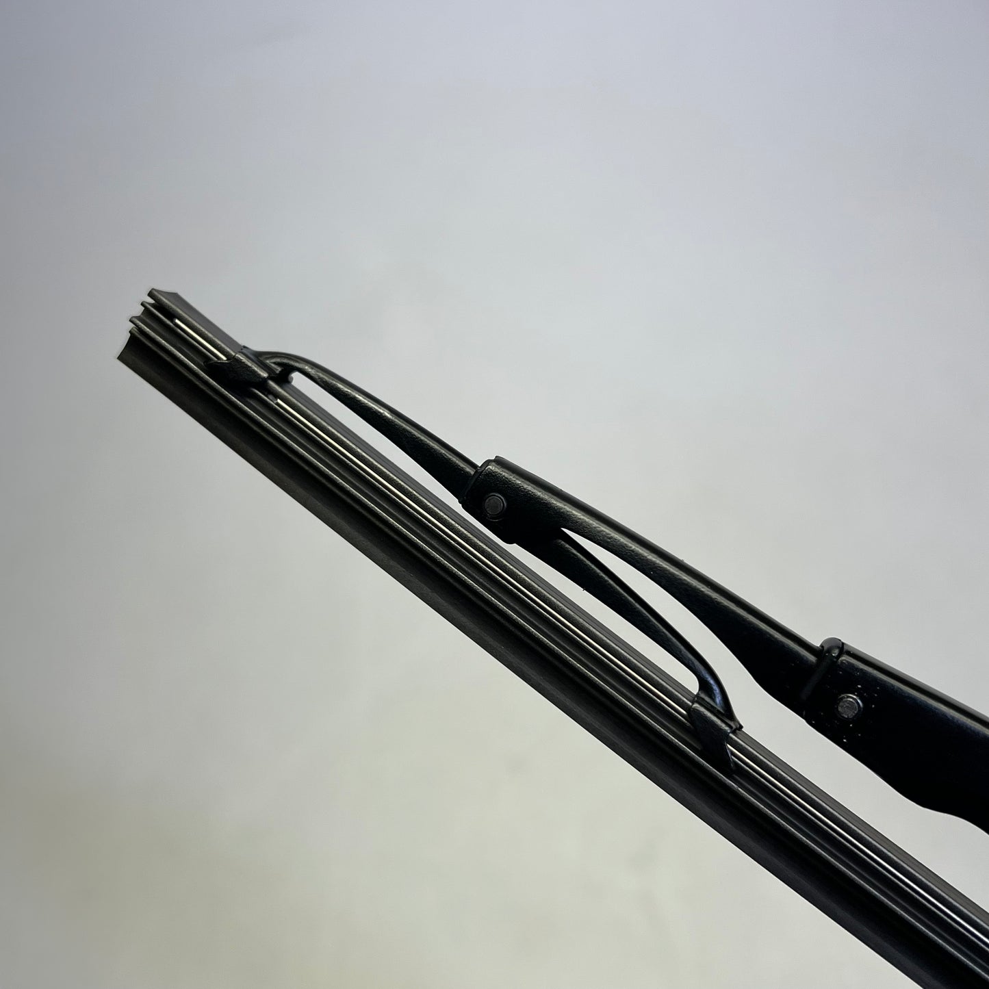 KIA (2 PACK) Genuine OEM Wiper Blade Right Front & Rear 18" Black 00009-ADU18KA
