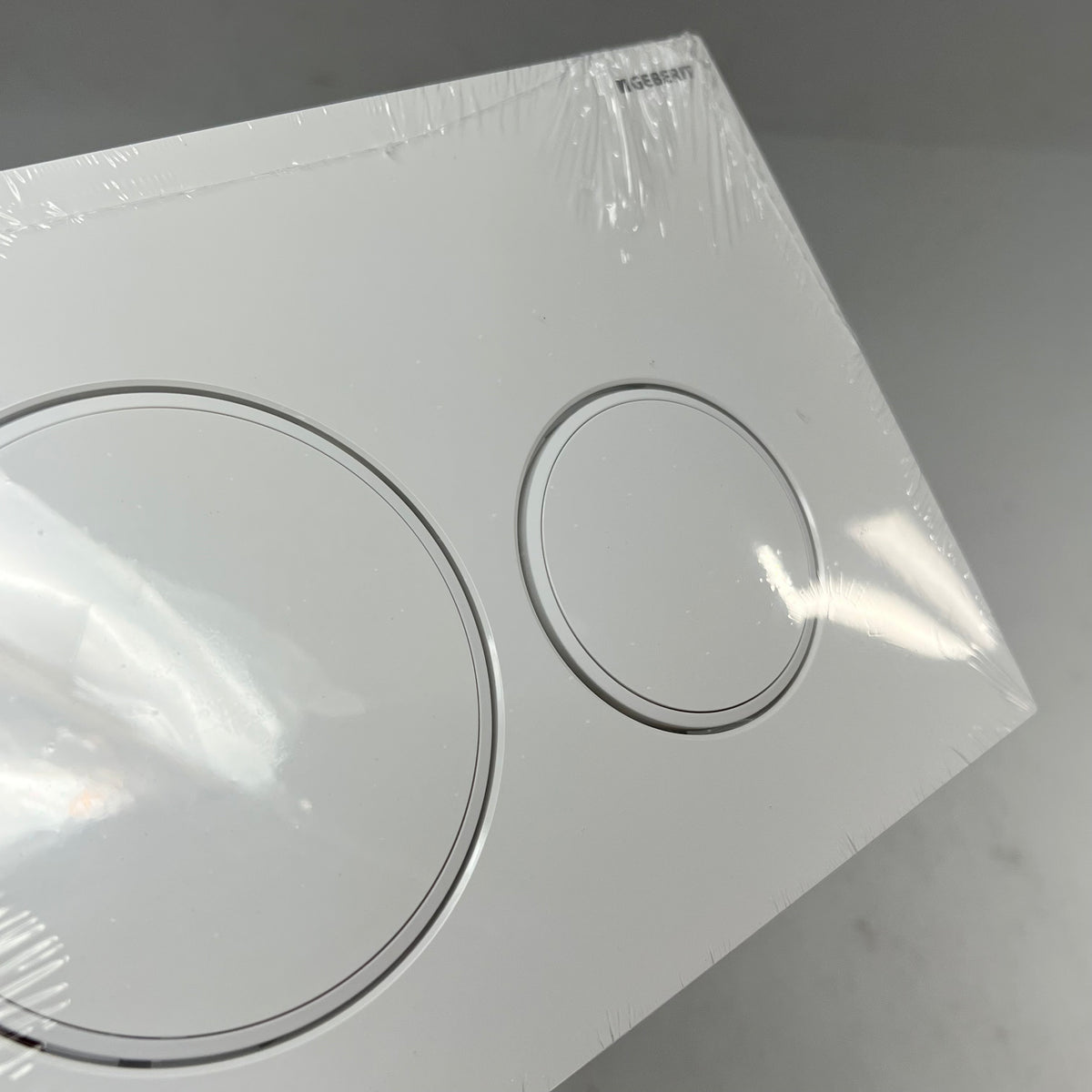 GERBERIT Sigma 20 Round Flush Plate  Gloss White W/ Matte White 115.882.11.1