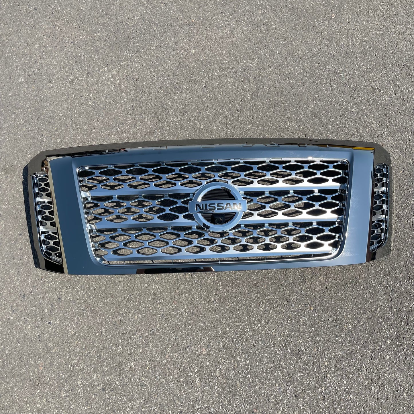 ZA@ NISSAN 2017-2019 Titan Grille Assembly OEM Front Chrome Grill 62310-EZ90B (AS-IS)
