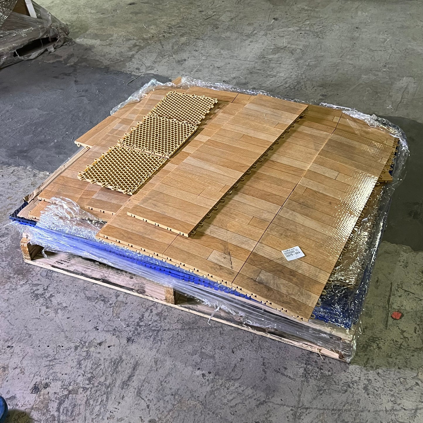 ZA@ Pallet of Tile Plastic Flooring Click in (AS-IS)