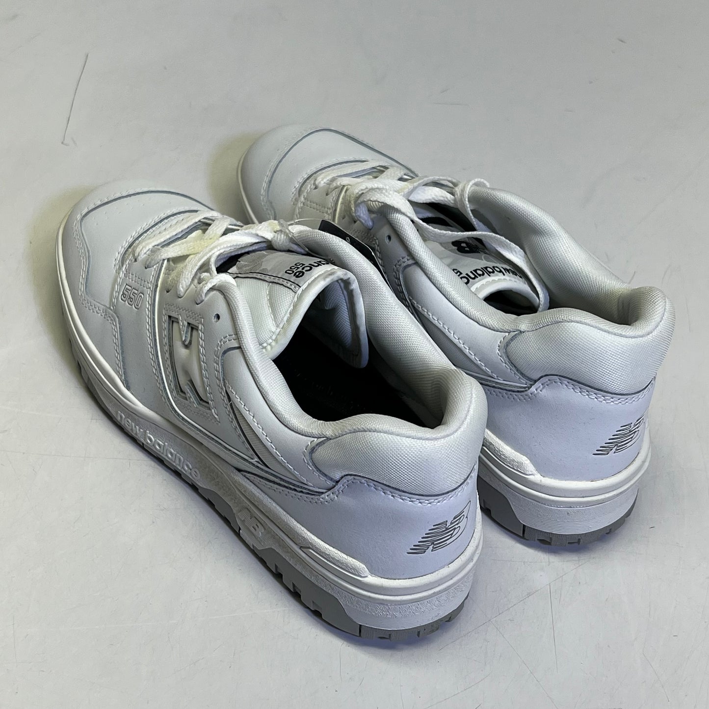 NEW BALANCE  Bb550 Low Top Basketball Sneaker Men's Sz 8.5 White XBB550PB1