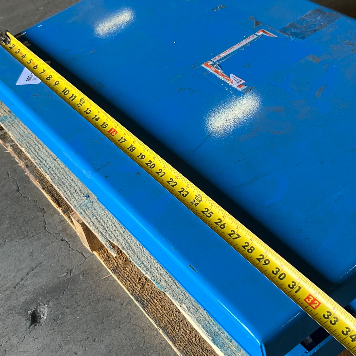 VERSACE Hydraulic Lift Table Max Cap 550 Lbs 20"W x 32"L x 6"-28"H Blue X25CNBI