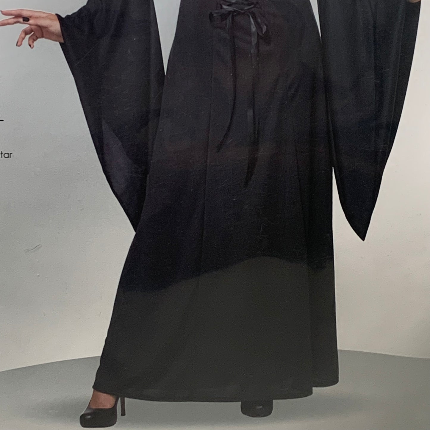 CALIFORNIA COSTUMES Women's Deluxe Hooded Robe Sz-M (8-10) Black 01338