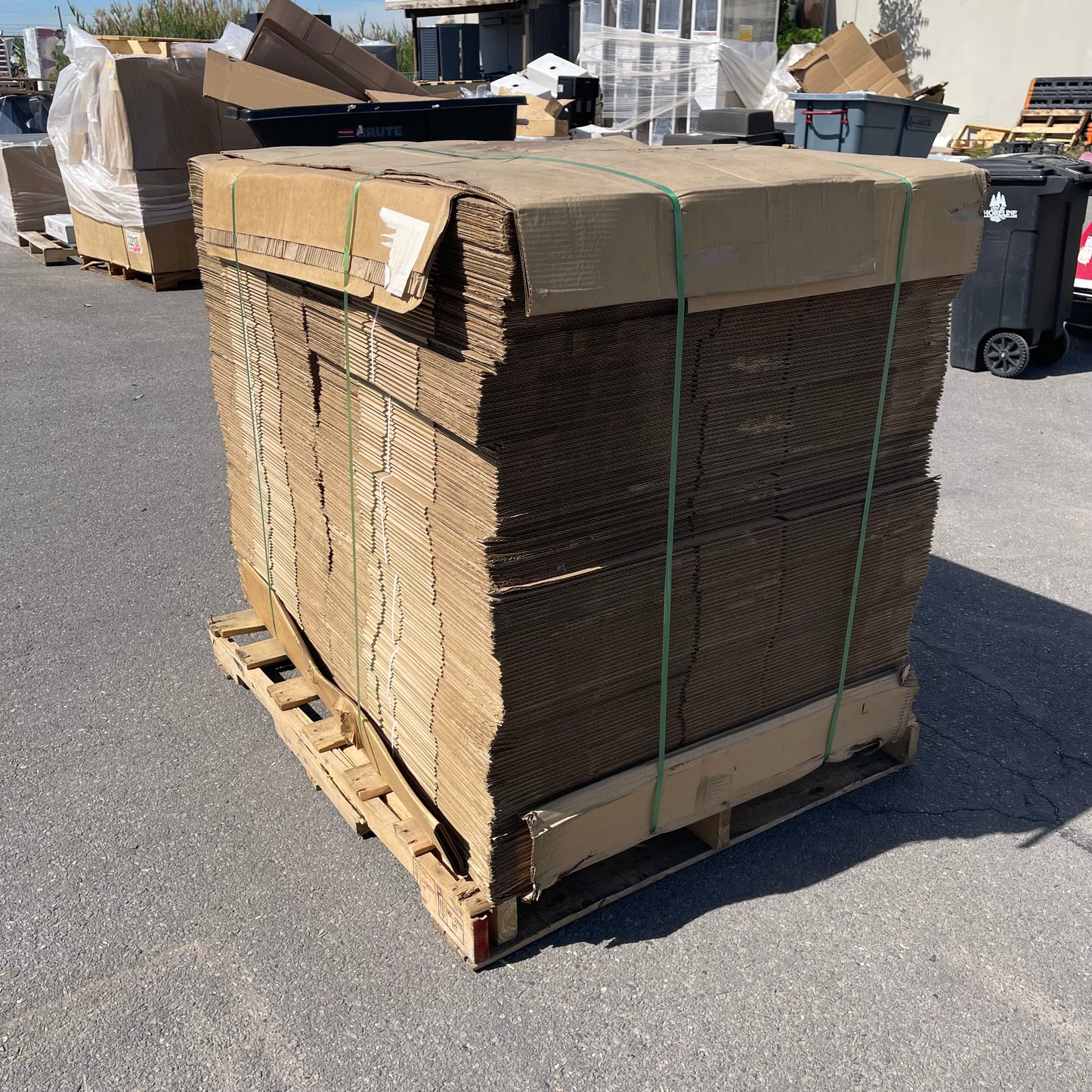 ZA@ Pallet of TARGET Cardboard Boxes 20.5”x14”x11” (AS-IS)