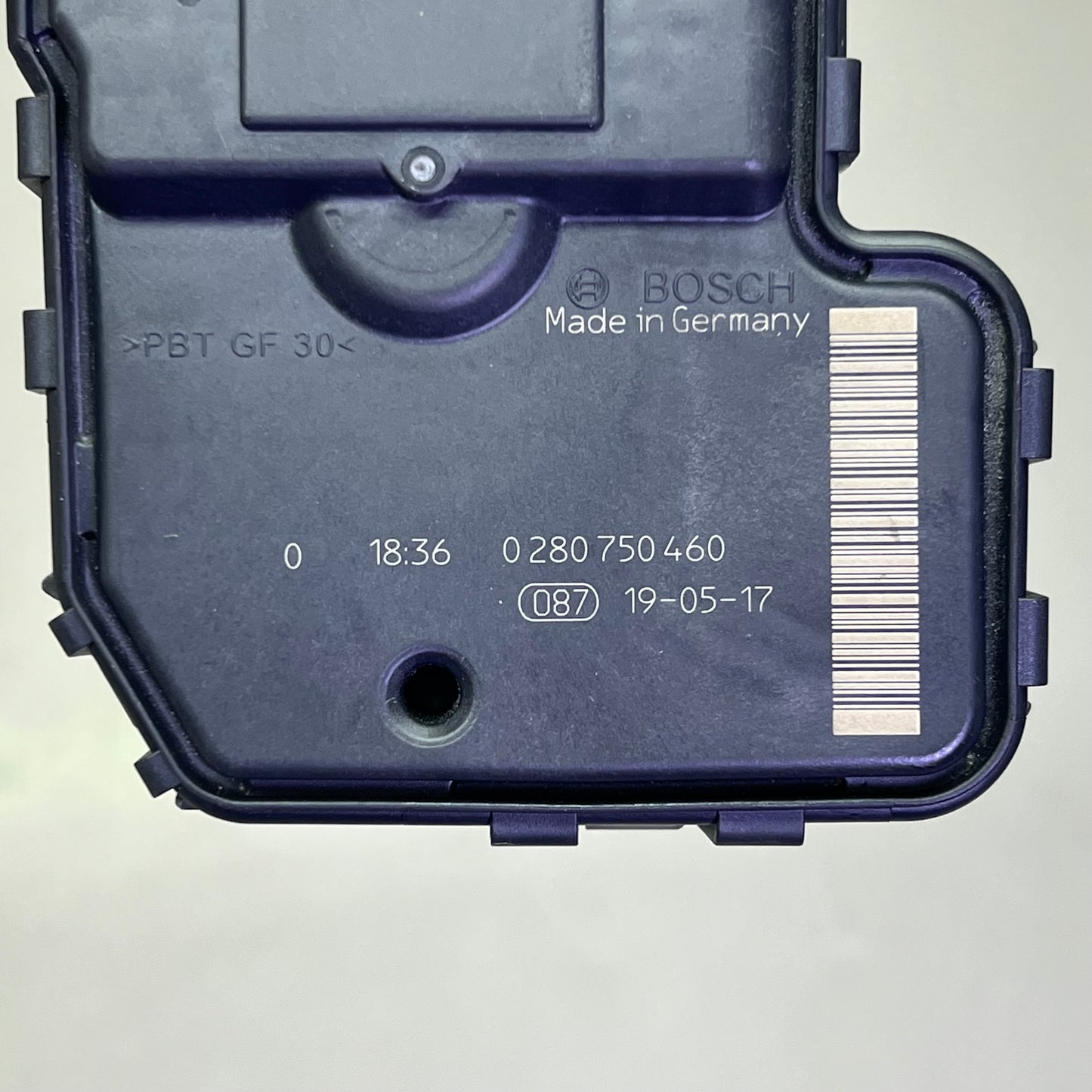 TECHSMART OE Fuel Injection Throttle Body Cast Iron & Plastic Material S20187