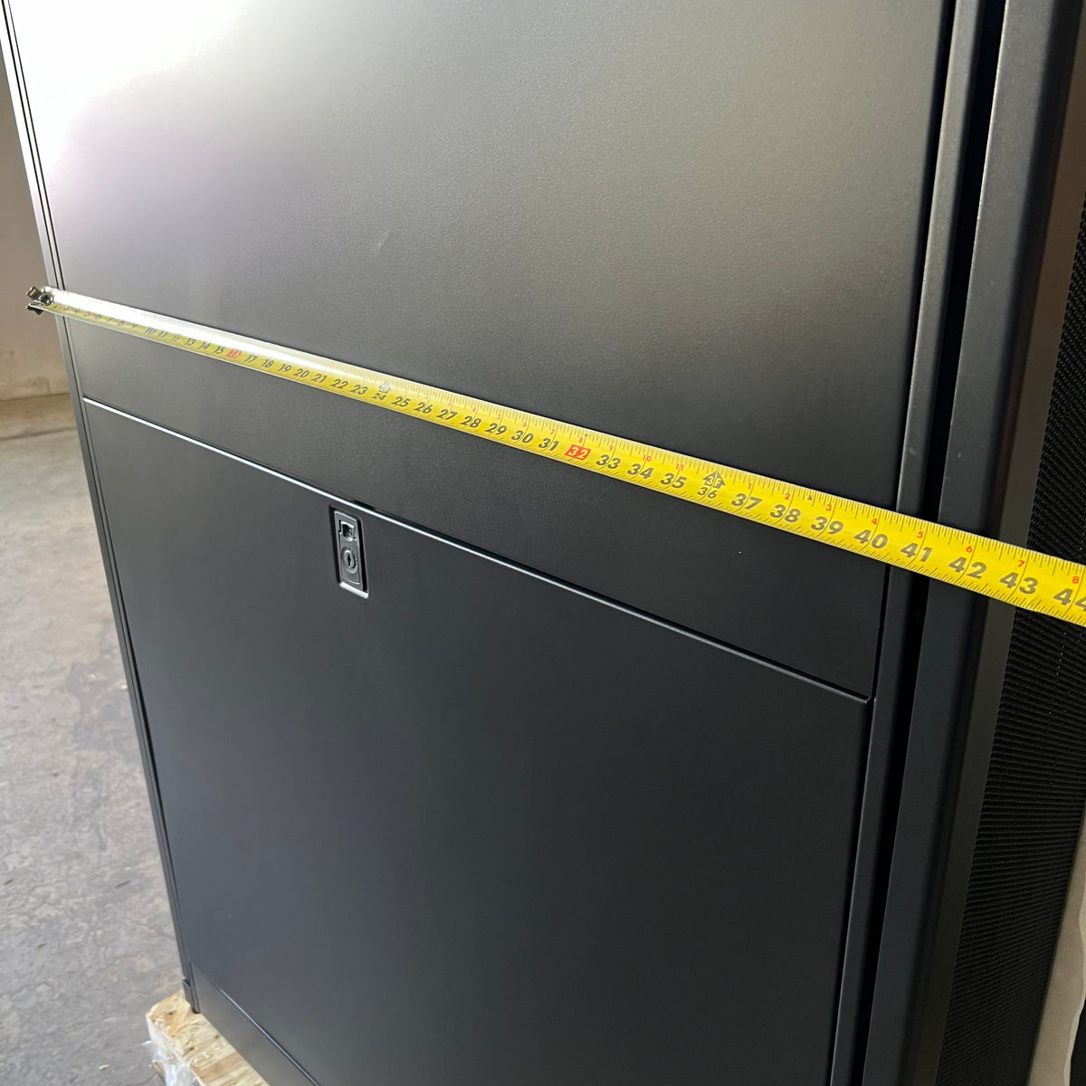 APC Netshelter Sx 42U Server Rack Enclosure Sz 24"W x 43"L x 78.5"H - Black AR3100