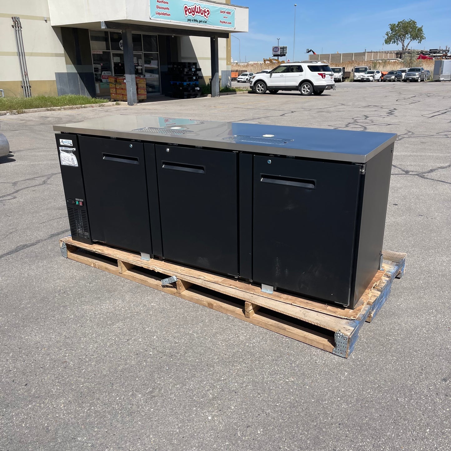 AVANTCO Keregator / Beer Dispenser 90”x36”x28” Black 178UDD4HC