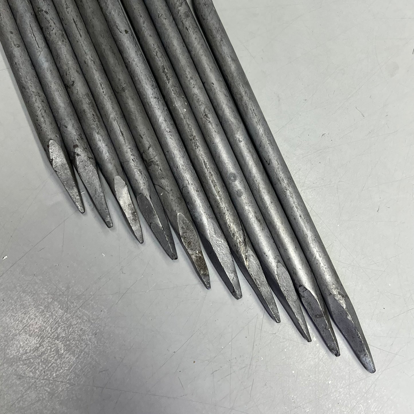 ZA@ (10 PACK) Galvanized Steel L Stakes 9.5" Long Silver