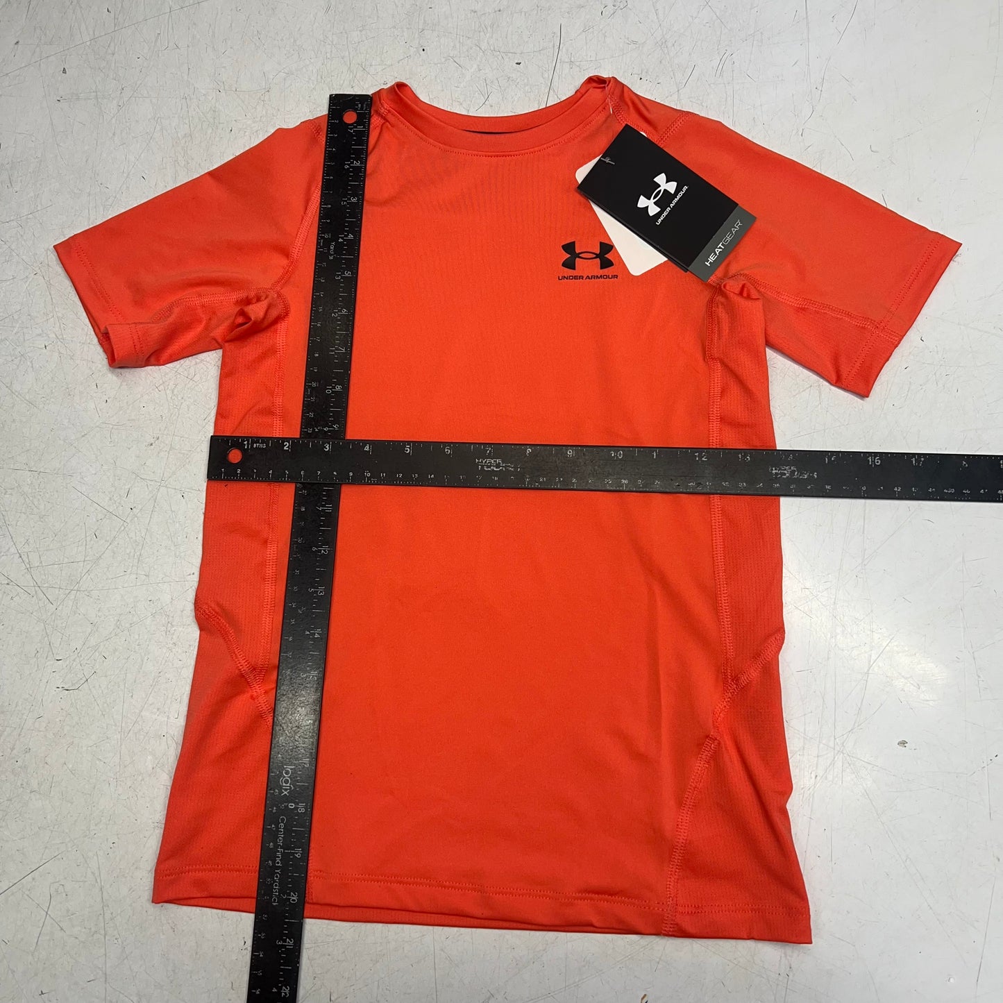 UNDER ARMOUR  Heat Gear Fabric Short Sleeve Shirt Boys Sz J-M Venom Red 1361723
