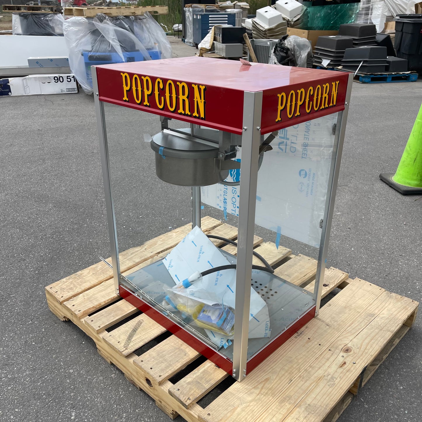 ZA@ Pallet of PARAGON Theater Pop 16 Popcorn Machine 1116110 (AS-IS)
