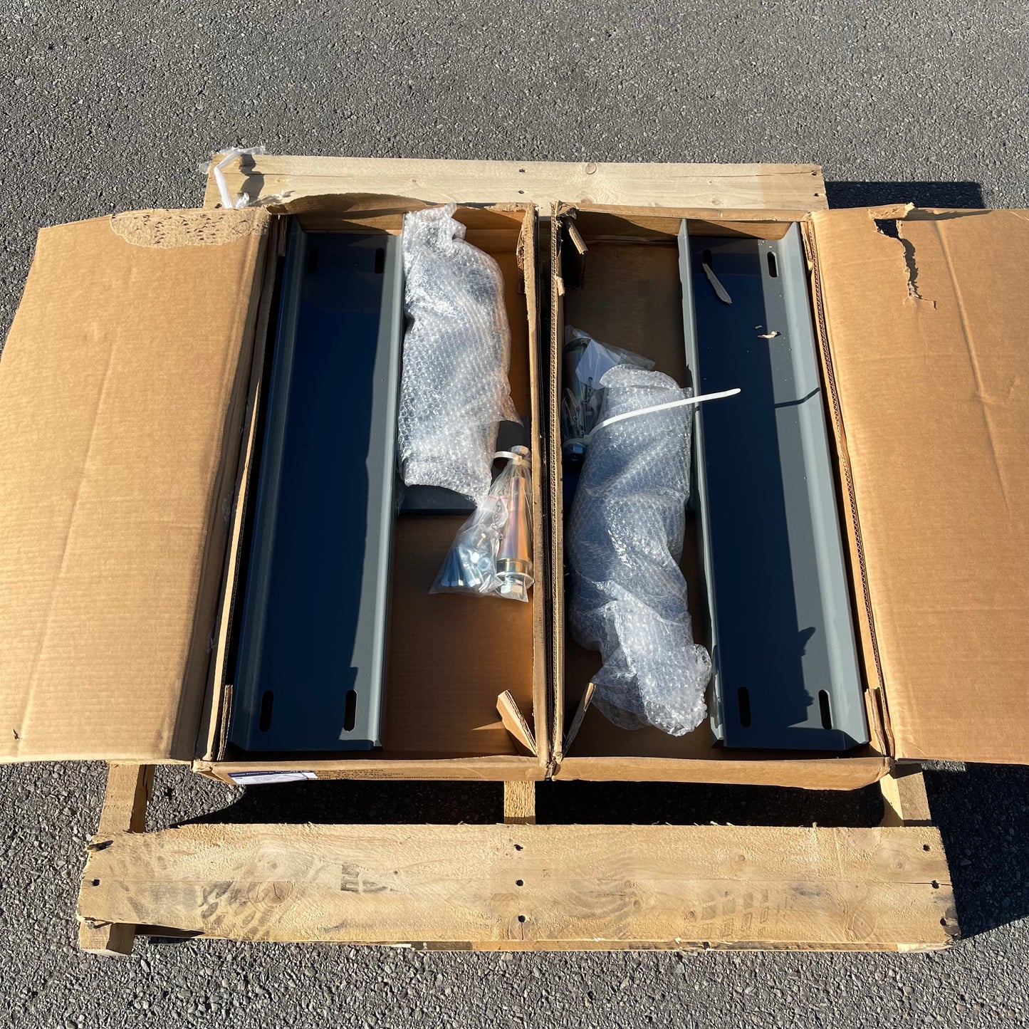 ZA@ Pallet of NATIONAL ELECTRIC GATE CO. Highway Crossing Gate Mechanism, Model 95? ~180 lbs J7051915806 (AS-IS)