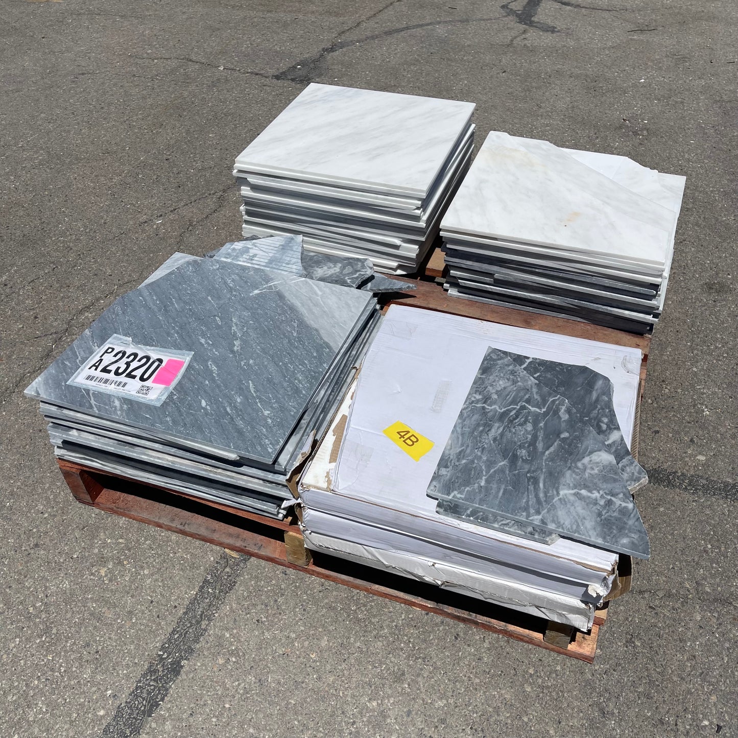 ZA@ Pallet of RIAD Casablanca Carrara & Bardiglio Grey Tiles 18"x18" (Some Broken, see images)