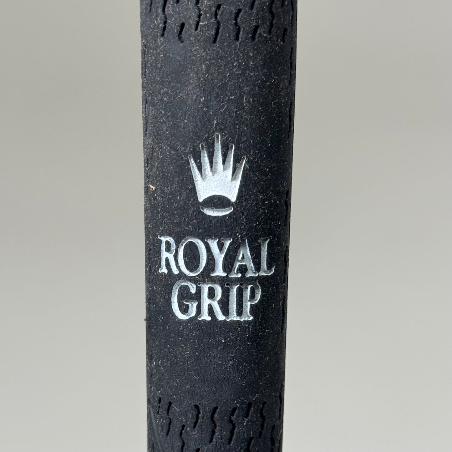 ROYAL GRIP (4 PACK) Classic Midsize v Swing Grip 10.5" L Black/White