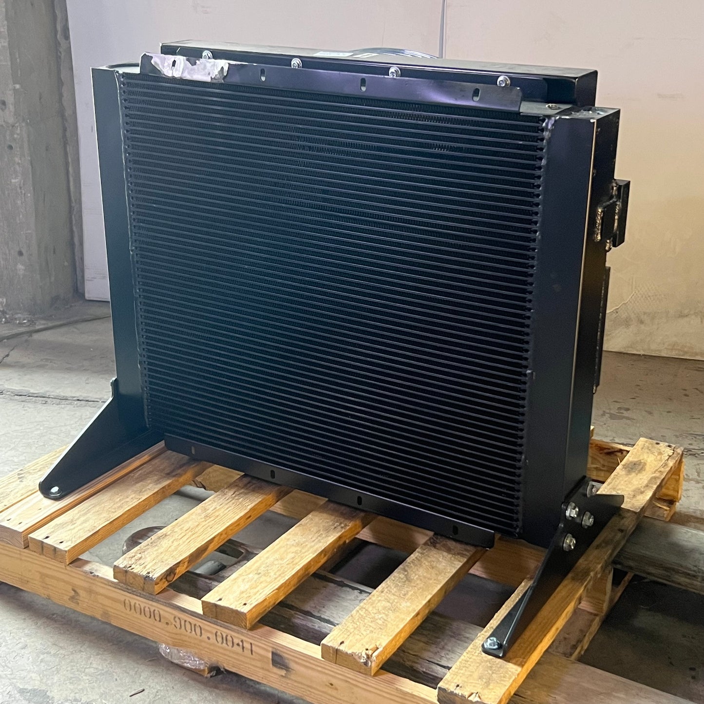 AKG Oil Cooler W/hydraulic Motor 377 Psi 37"L x 10"W x 34"H Black AUJC7 (New Other, Minor Cosmetic Damage)