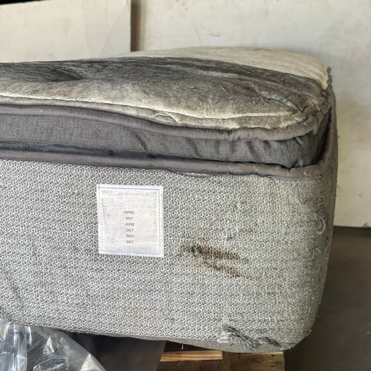 ZA@ WHITE ELEPHANT COLLECTION Mattress King CA-46257 (AZ) Sz E  75”x79” Grey & White (AS-IS, Damage)