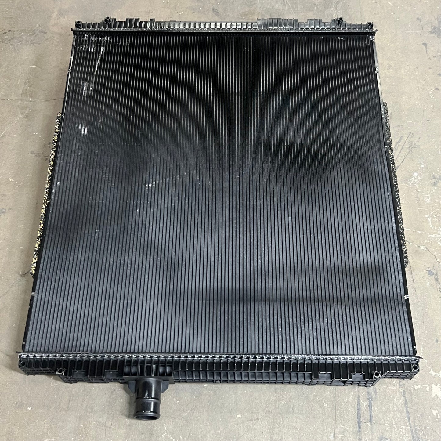 PACCAR Radiator Core & Tank Assembly N9414003