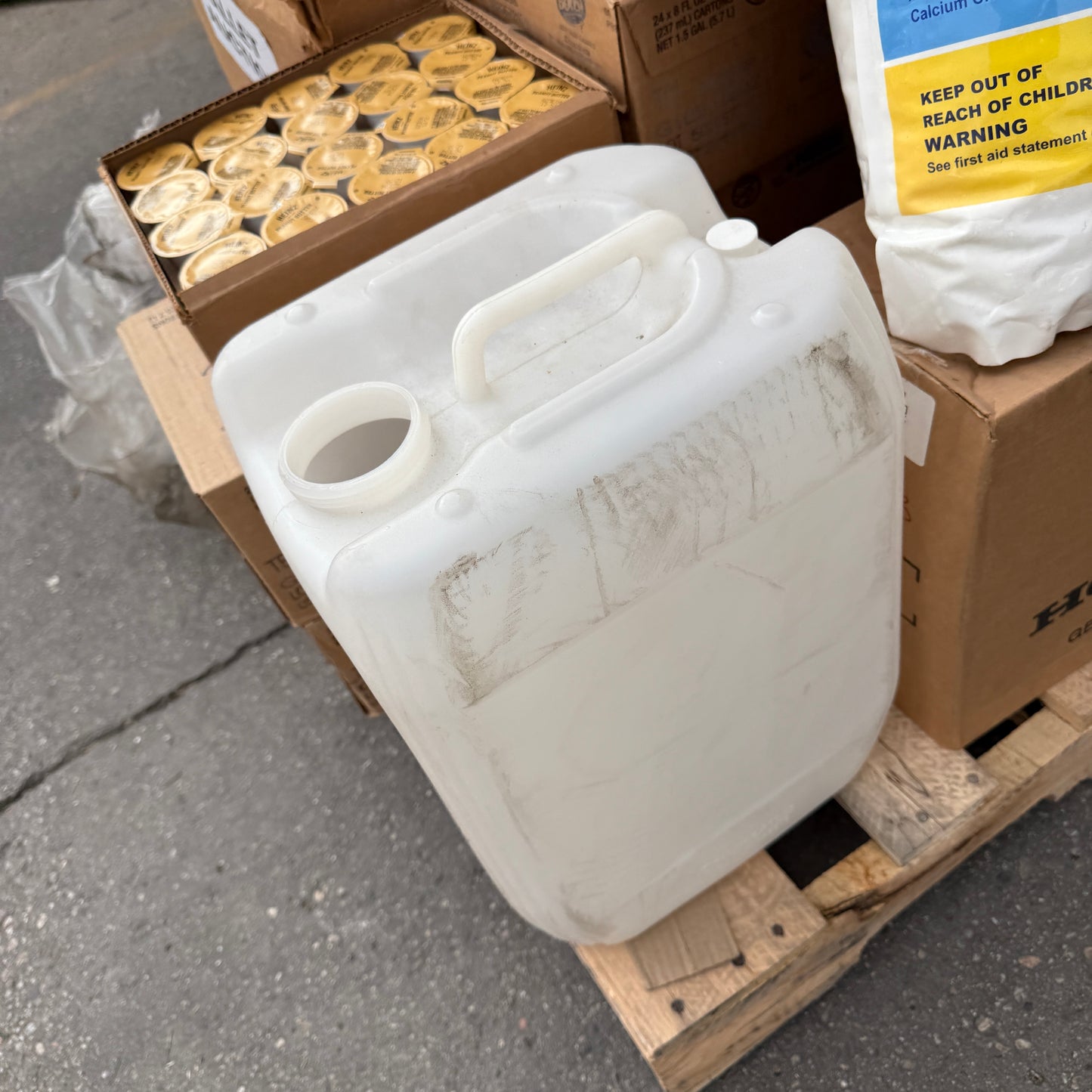 ZA@ Pallet of Large Fabric Roll, Dental Tips, Jug, USB Cables, Peanut Butter,TAKIS, & BOOST (all past Date) (AS-IS)