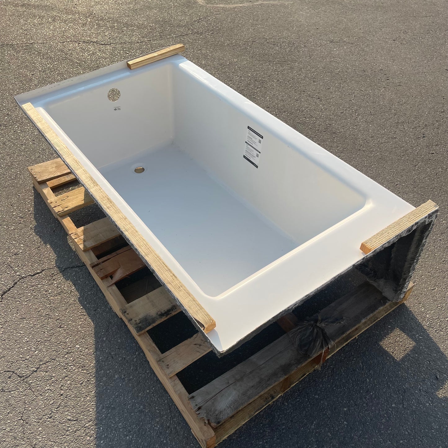 ZA@ Pallet of UNBRANDED Prism Acrylic Alcove Left-hand Bathtub 60” White (AS-IS)