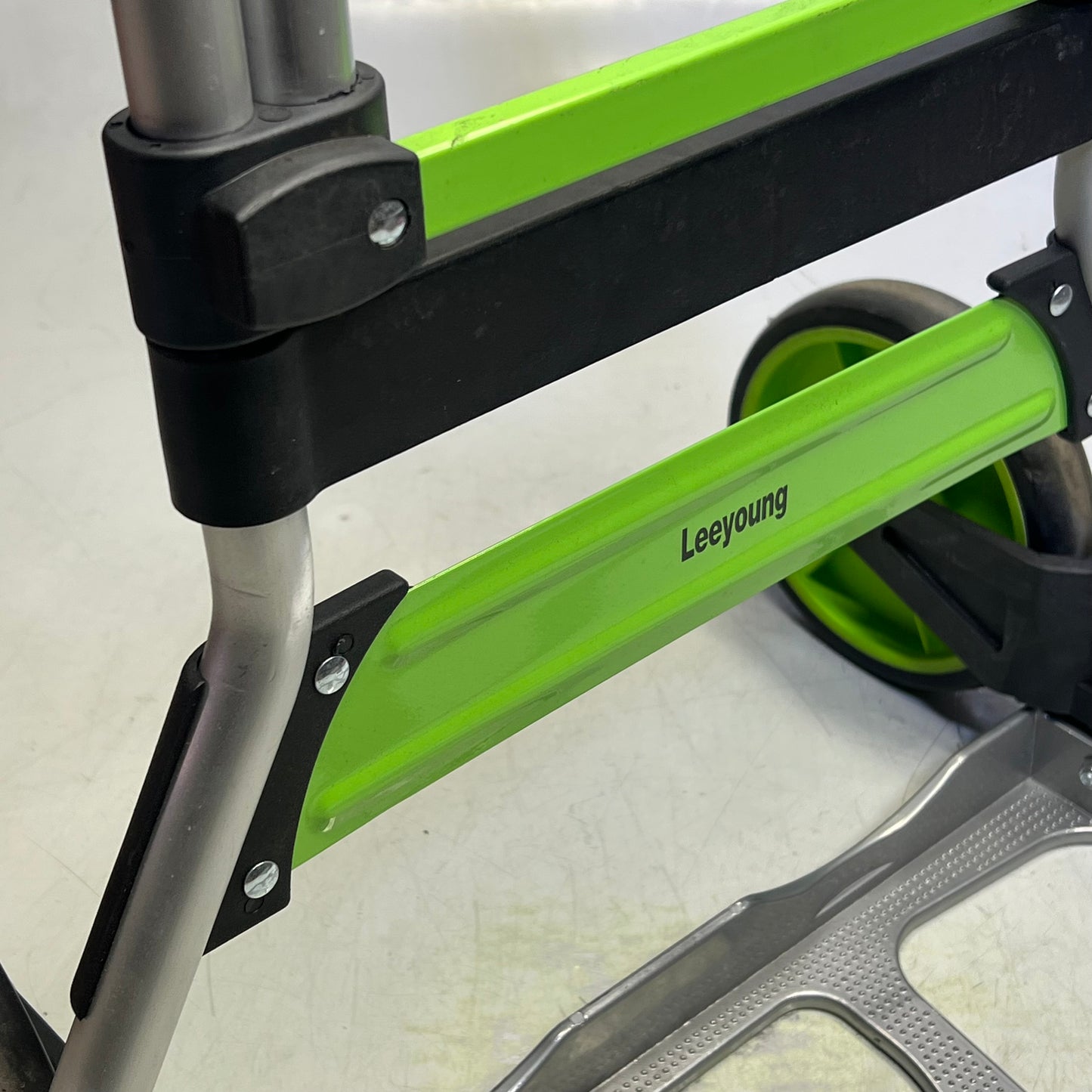 ZA@ LEEYOUNG Aluminum Folding Hand Truck & Dolly 309lb Capacity Grey/Green GZS120AT (Used)