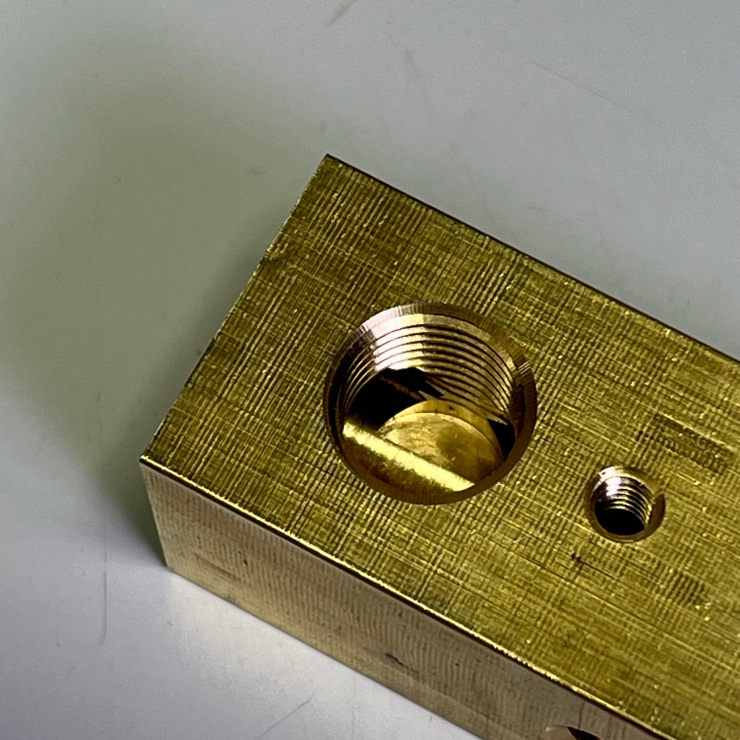 UNIVERSAL Hi-Pressure Manifold Hydramaster HI-PSI Brass 3-3/4"Lx1"W 000-090-008