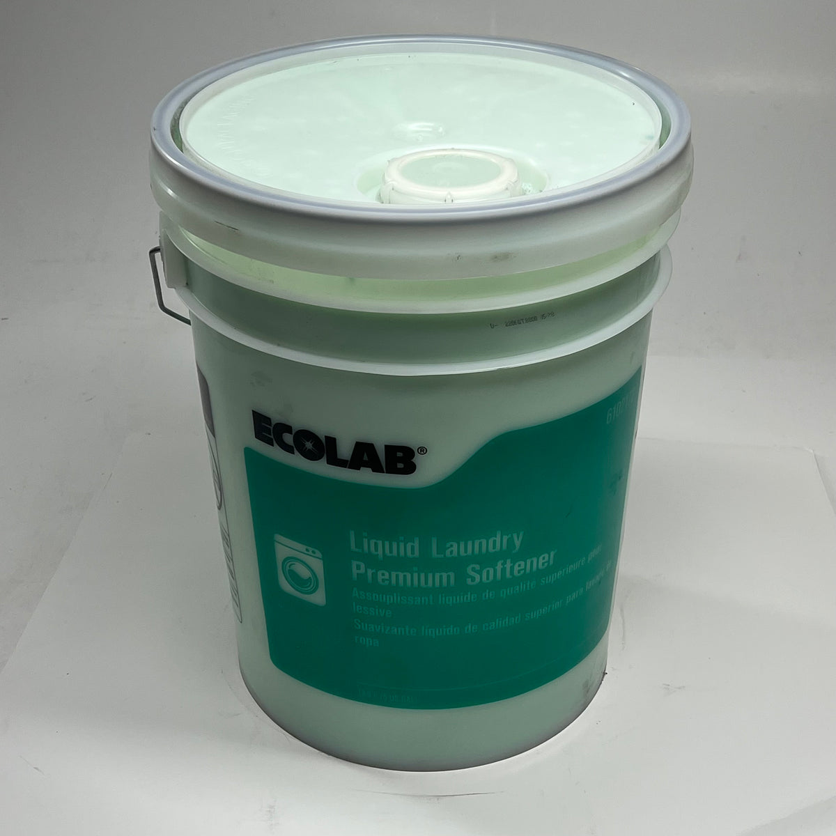 ECOLAB Liquid Laundry Premium Softener Anti-static 5 Gal Bucket Green 6102172