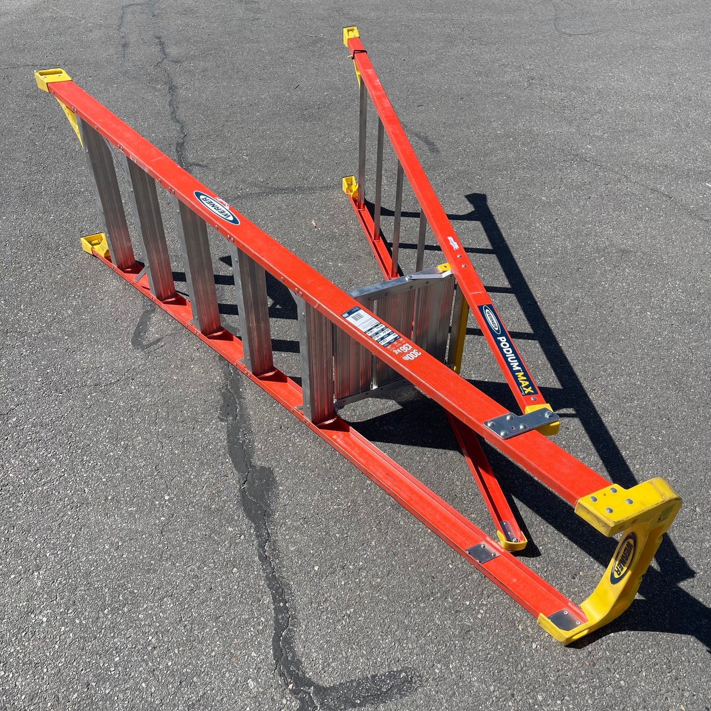 Z@ WERNER Podium Max Fiberglass a Frame Step Ladder 5-11 ft, 300 lbs cap Orange PD6205