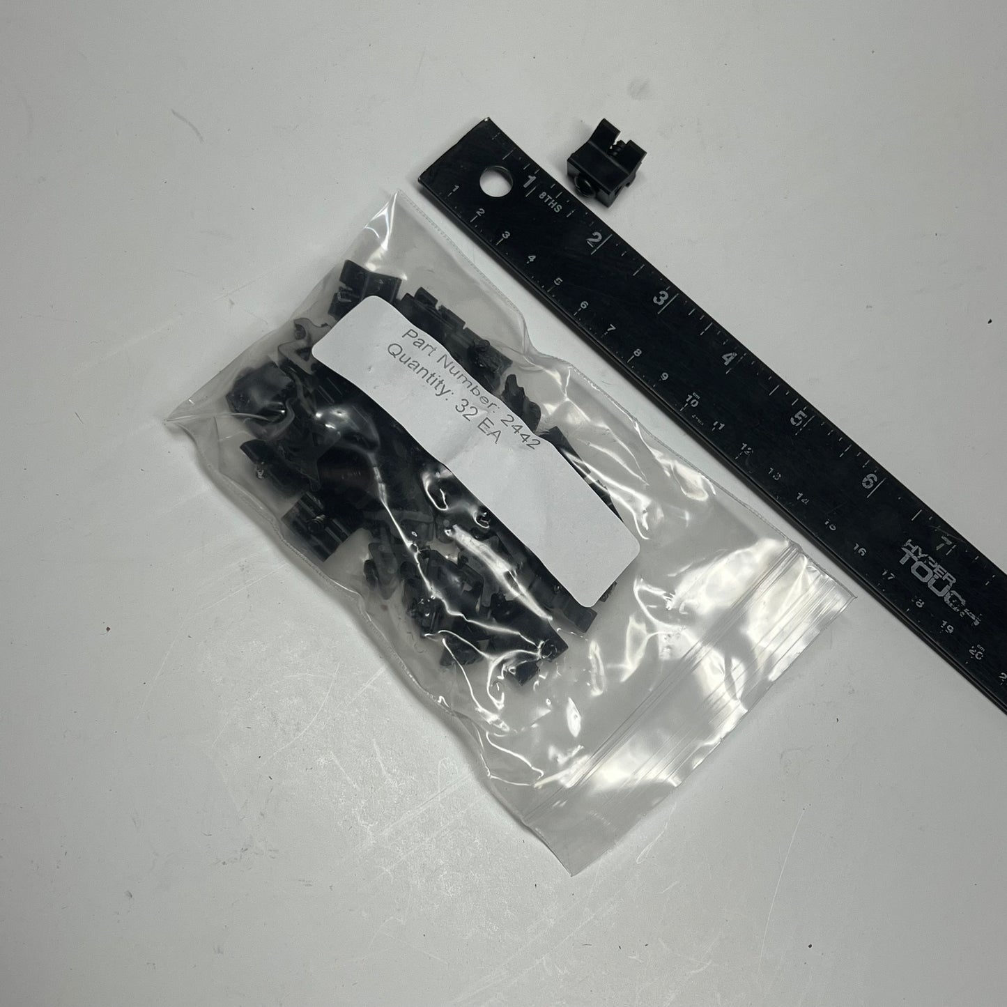 80/20 INC (32 PACK) Roll-in Mesh Panel Retainer for Mount Mesh Panel  Black 2442