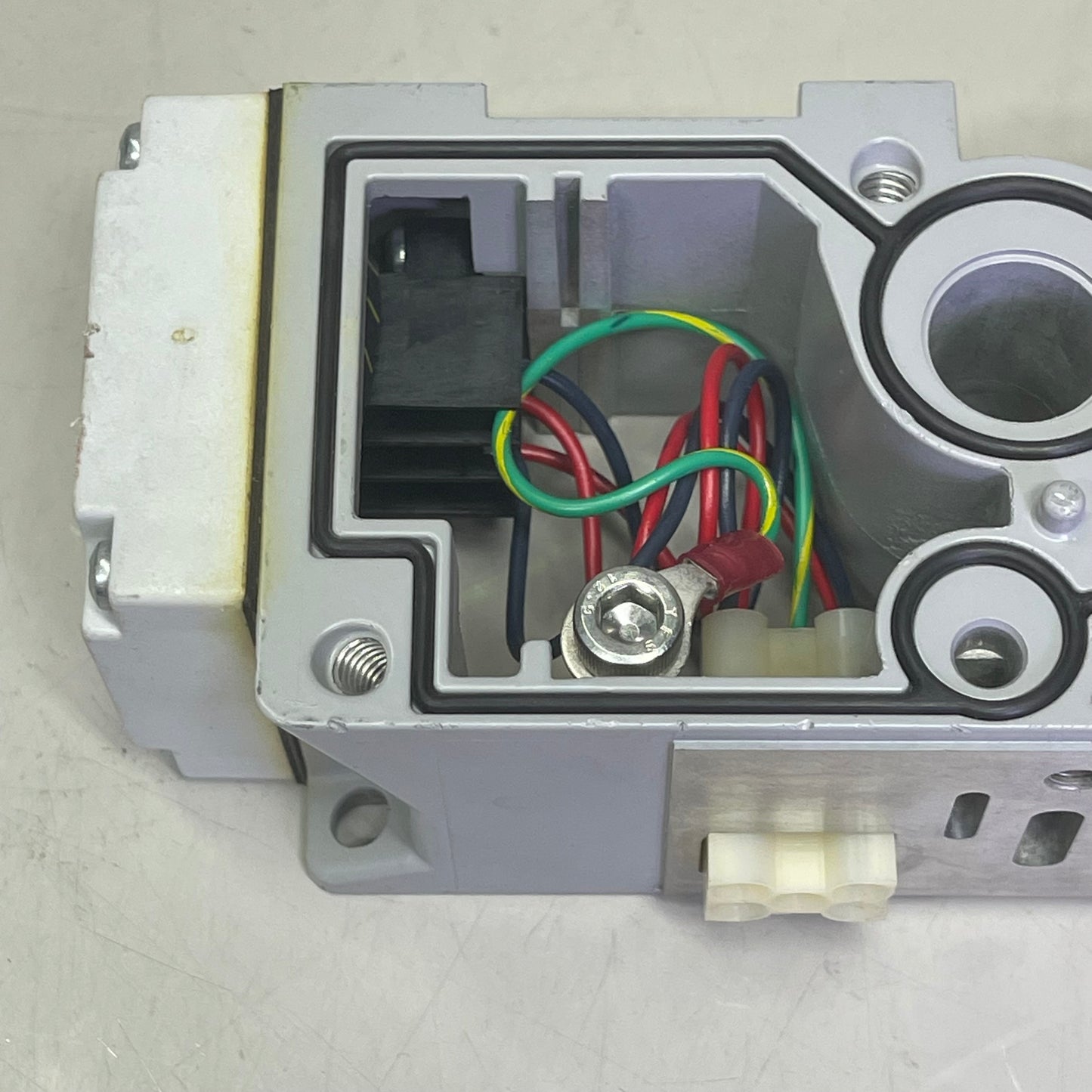 PARKER 5-Port Solenoid Valve For Pneumatic Systems (H2 Or H3 Assembly) Grey