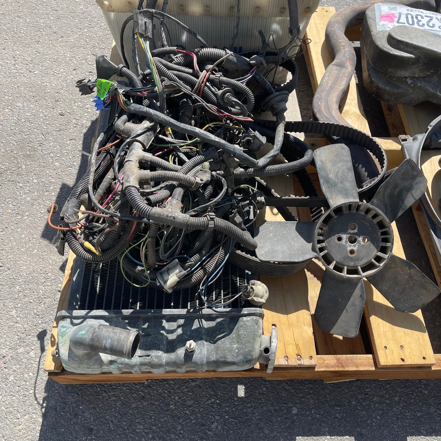 ZA@ Pallet of MIXED Engine Parts (AS-IS)