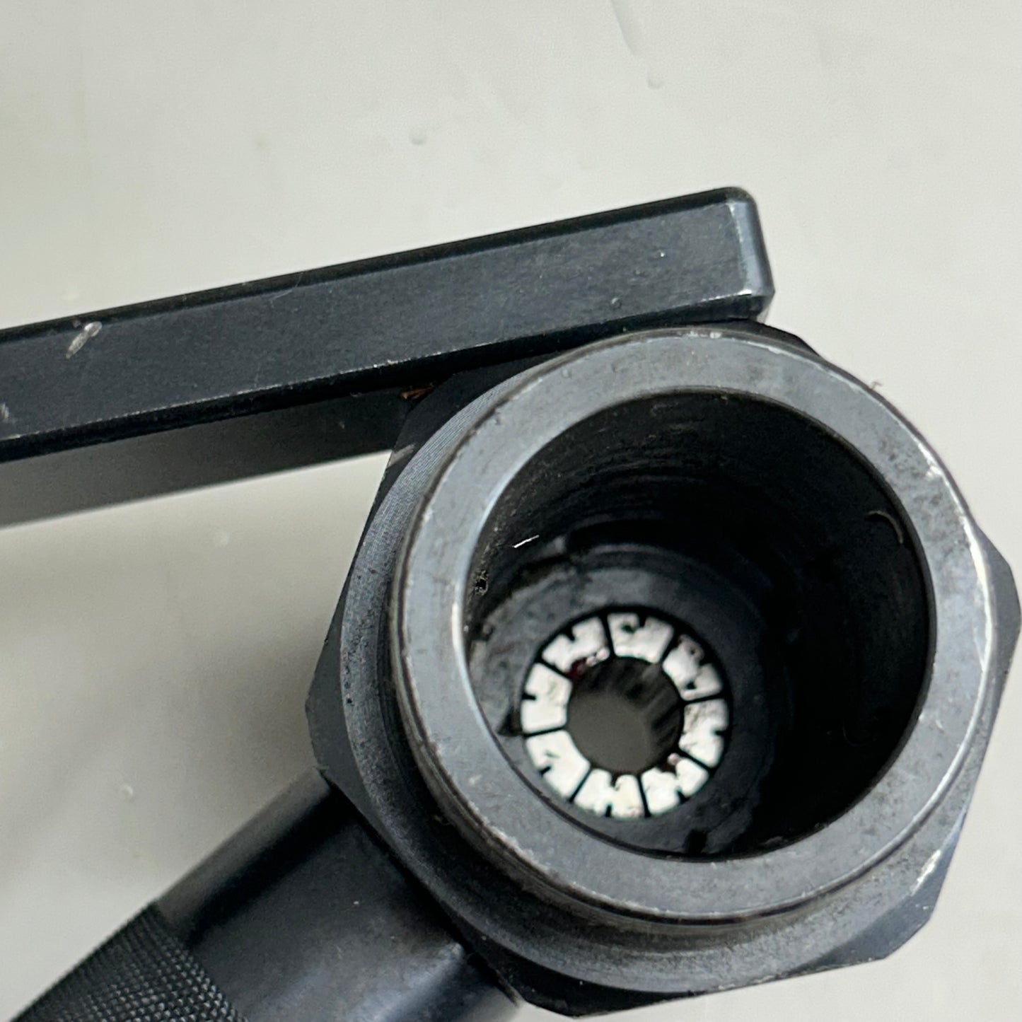 Manual High-Pressure Coning & Threading Tool  Black