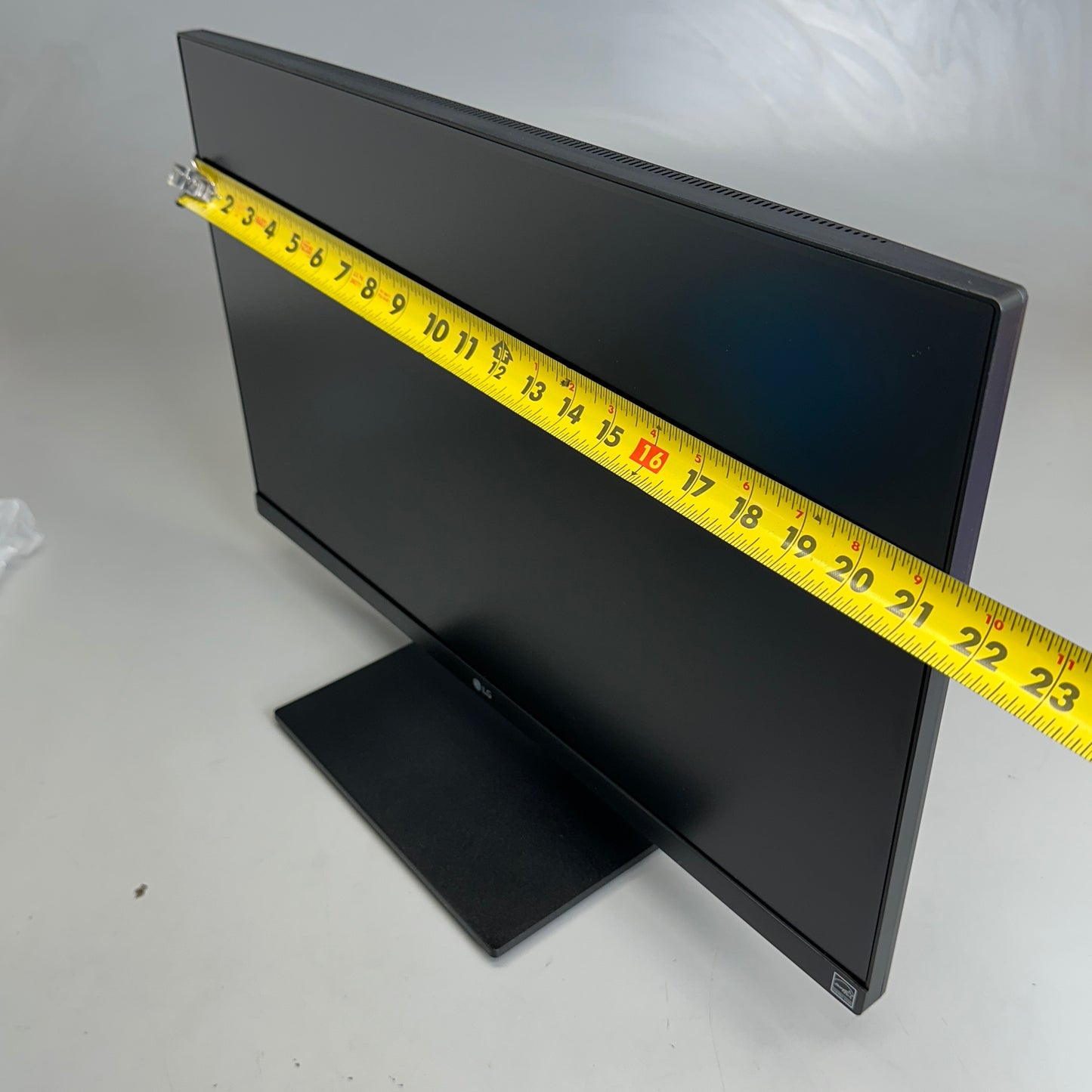 LG QHD Adjustable Monitor Size: 23.8" / 60,4 cm Diagonal 24BP55Q